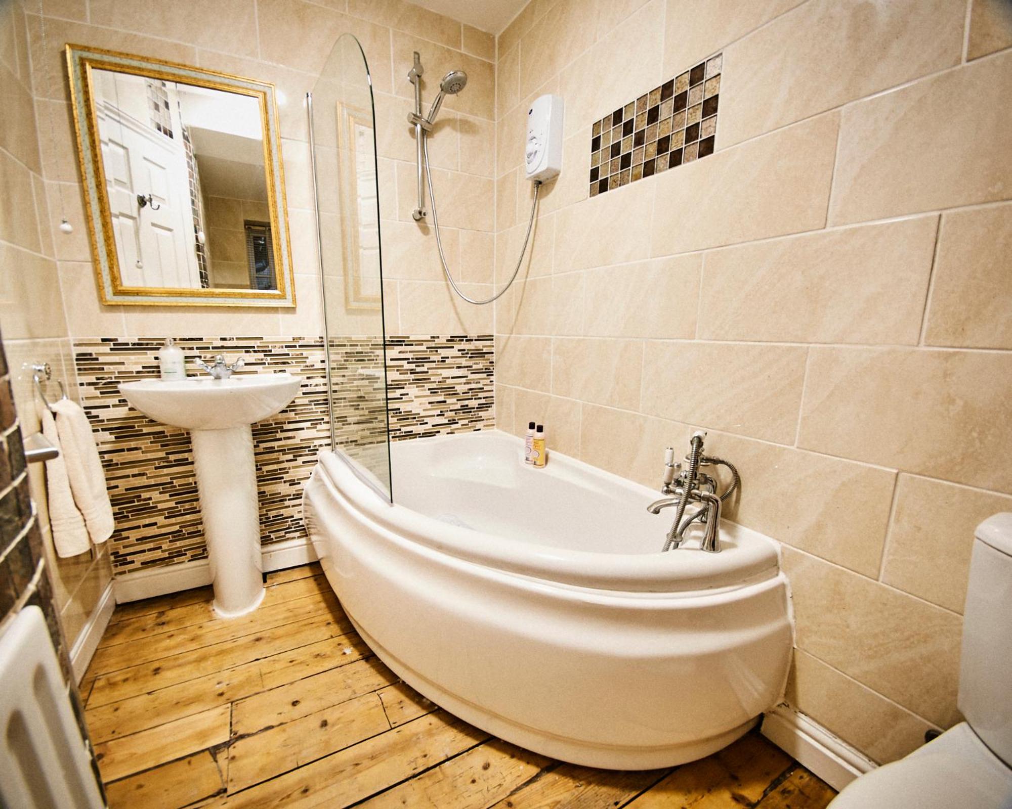 Three-Bedroom House photo 2