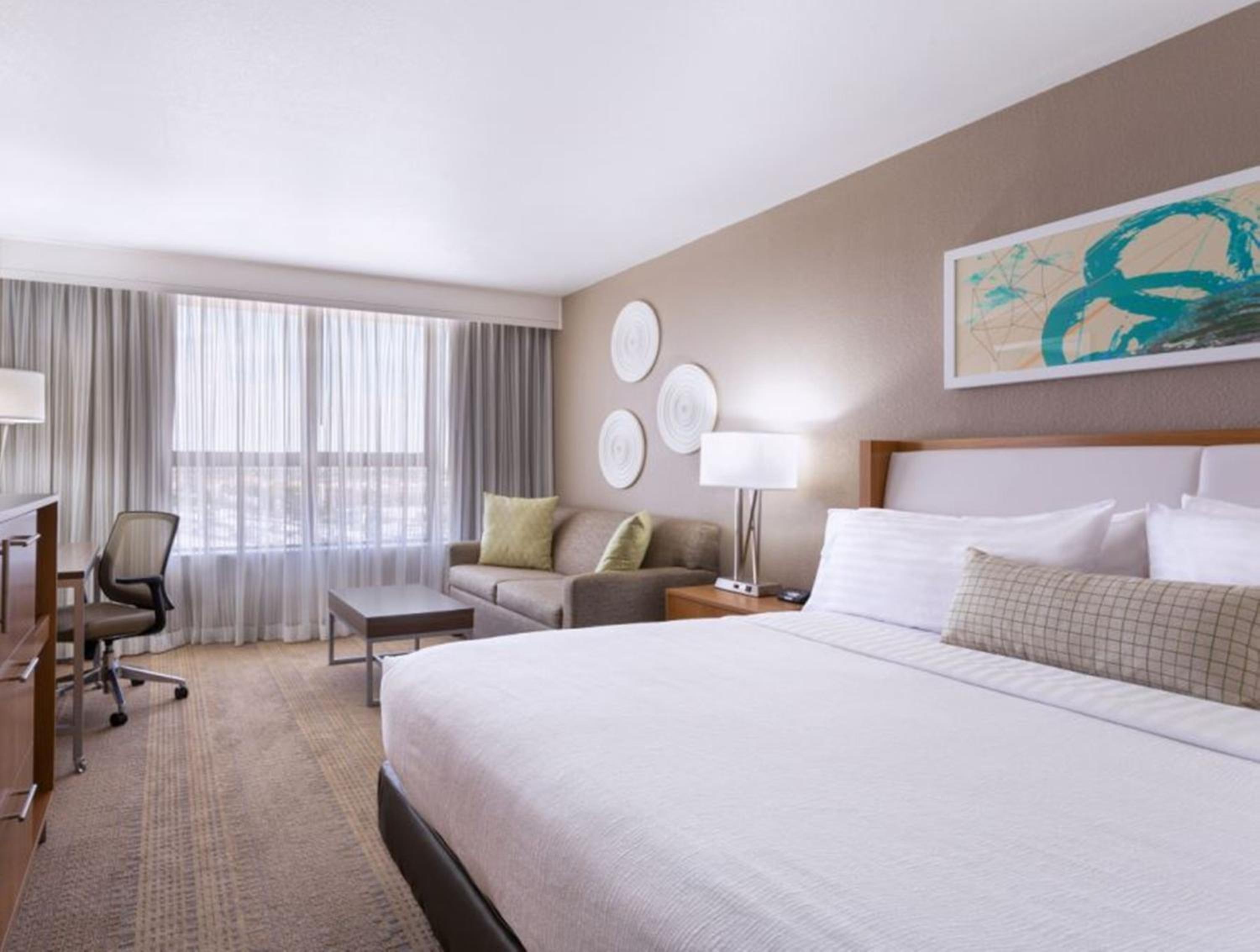 Standard King Room with Sofa Bed - Photo 2
