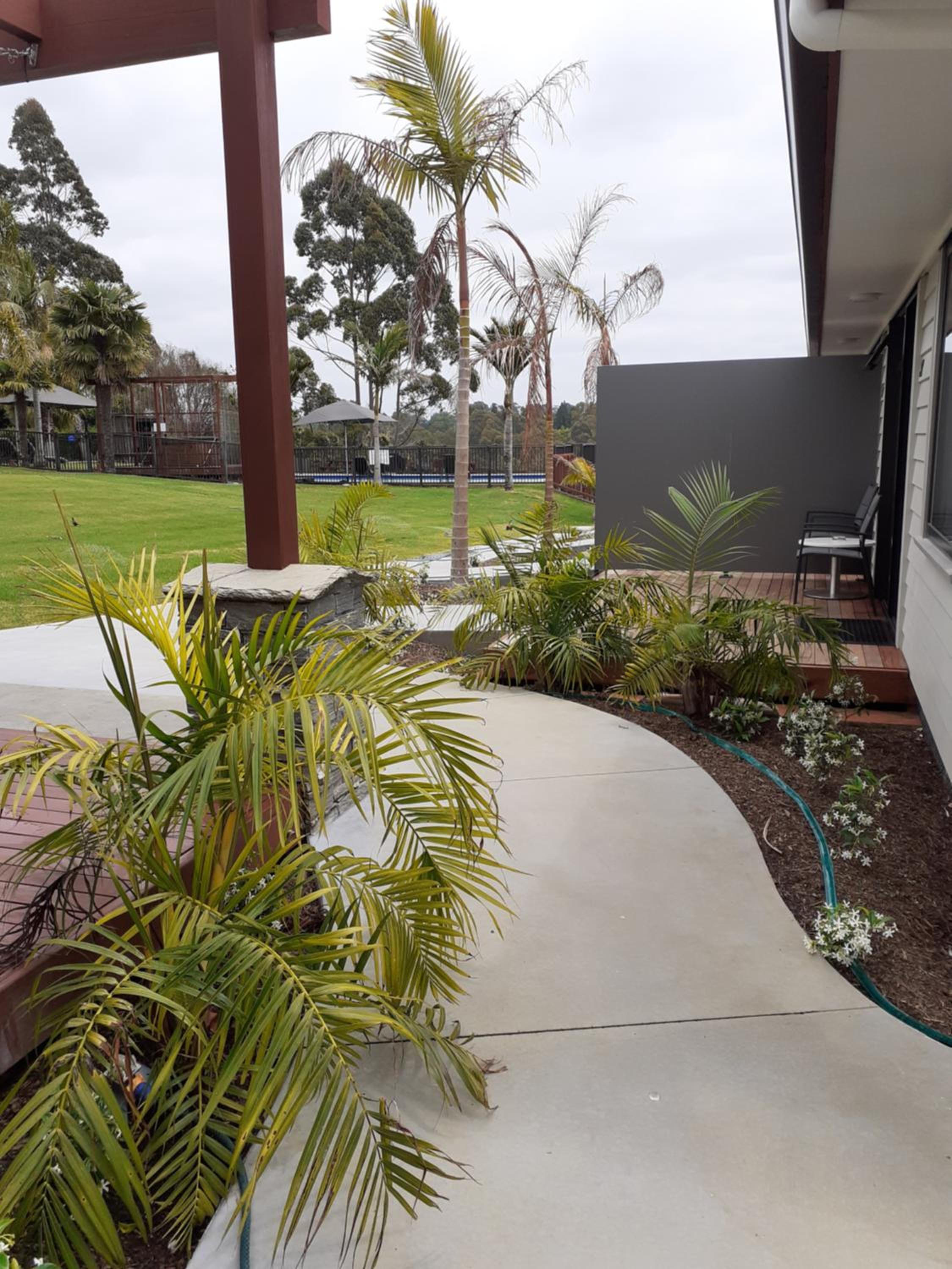 Queen Room with Garden View - Photo 3