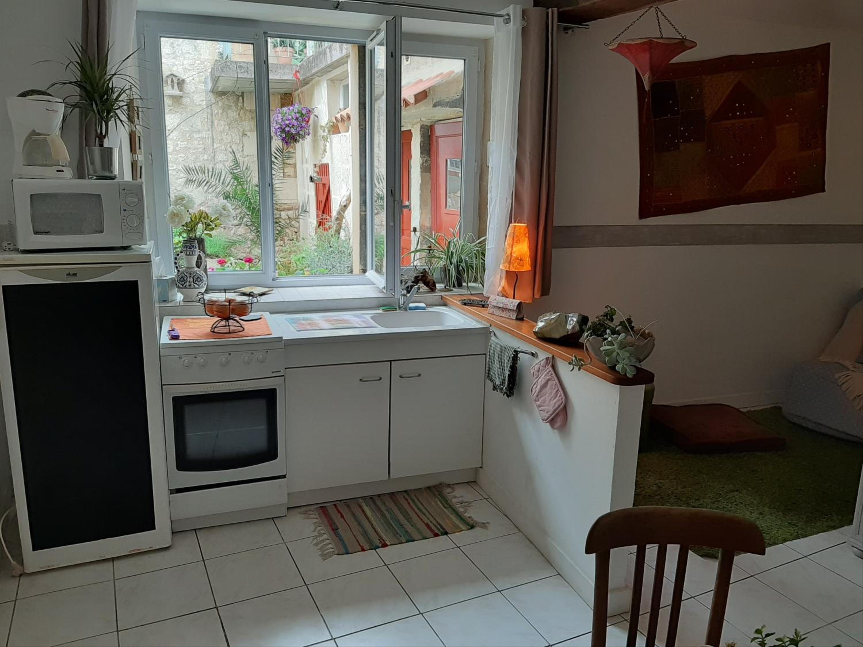 One-Bedroom Apartment - Photo 1