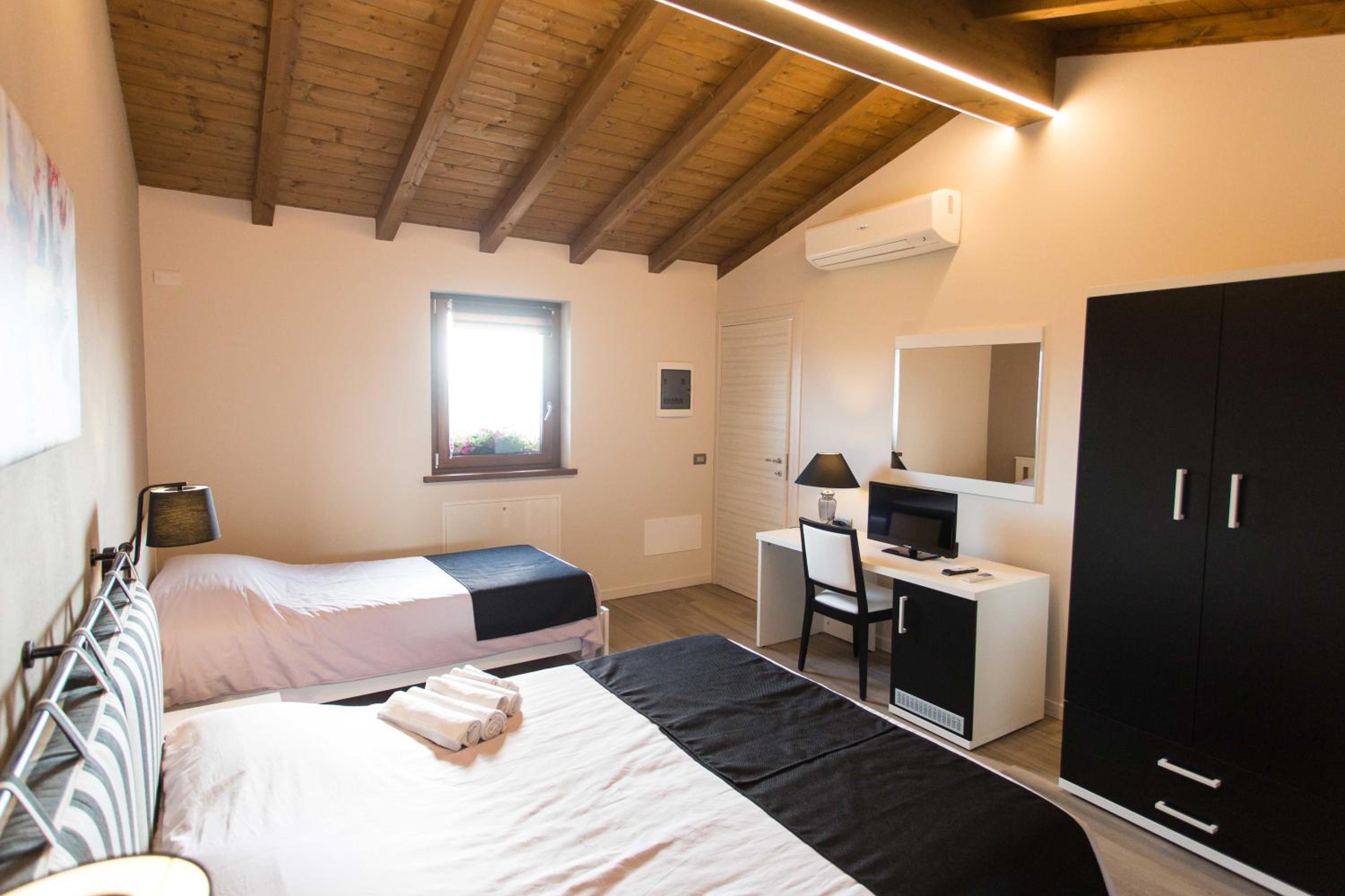Family Room with Private Bathroom - Photo 3