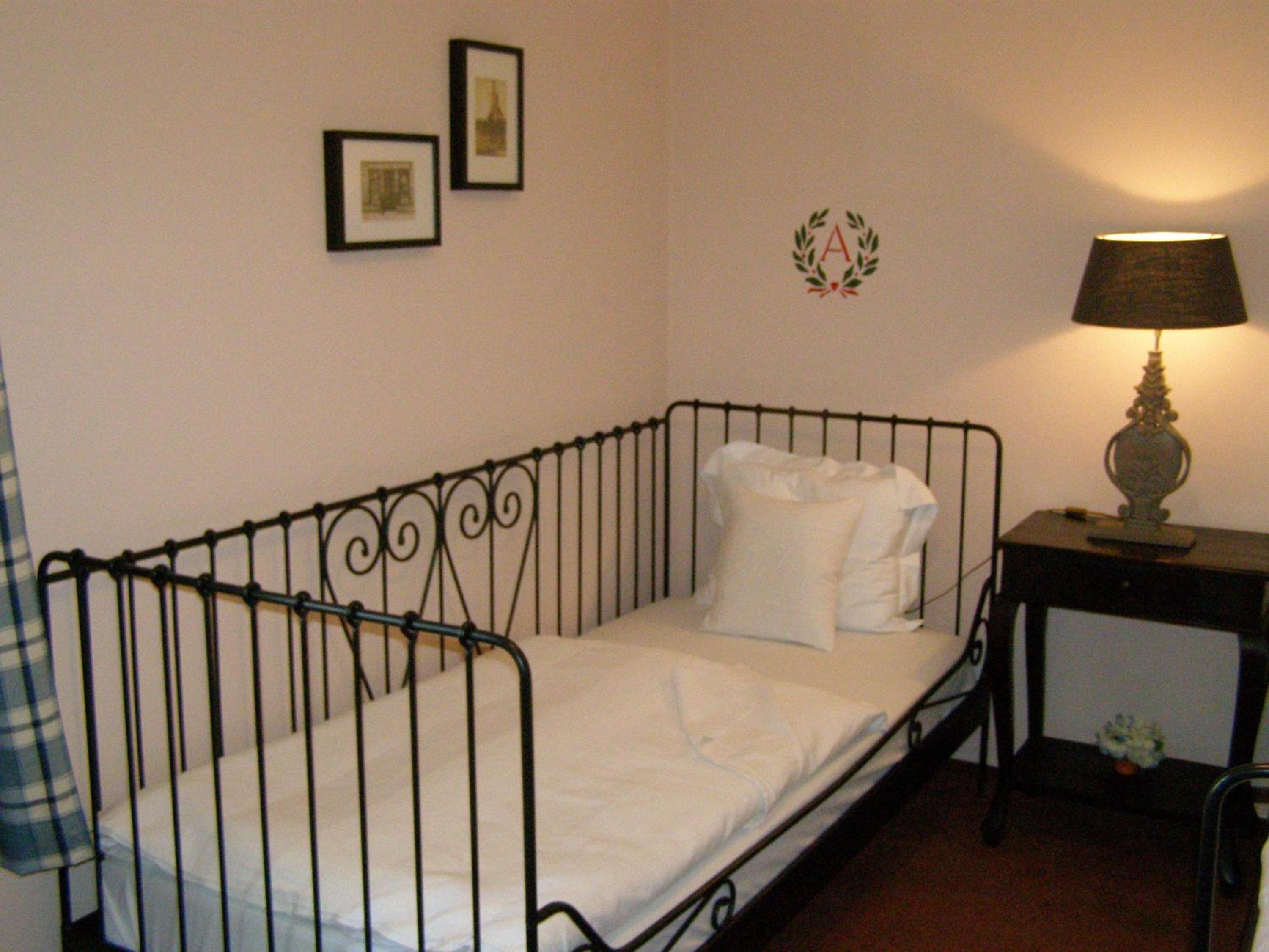 Basic Twin Room - Photo 4