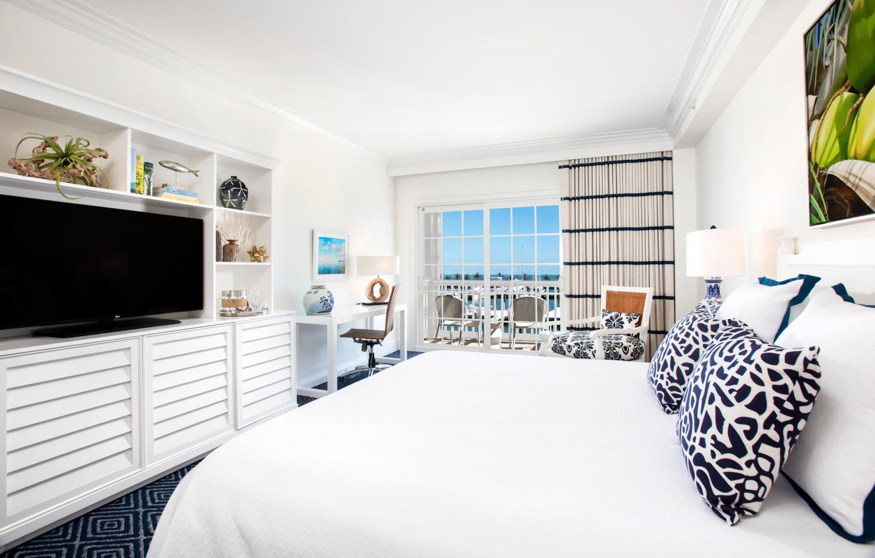 King Room with Partial Ocean View and Balcony