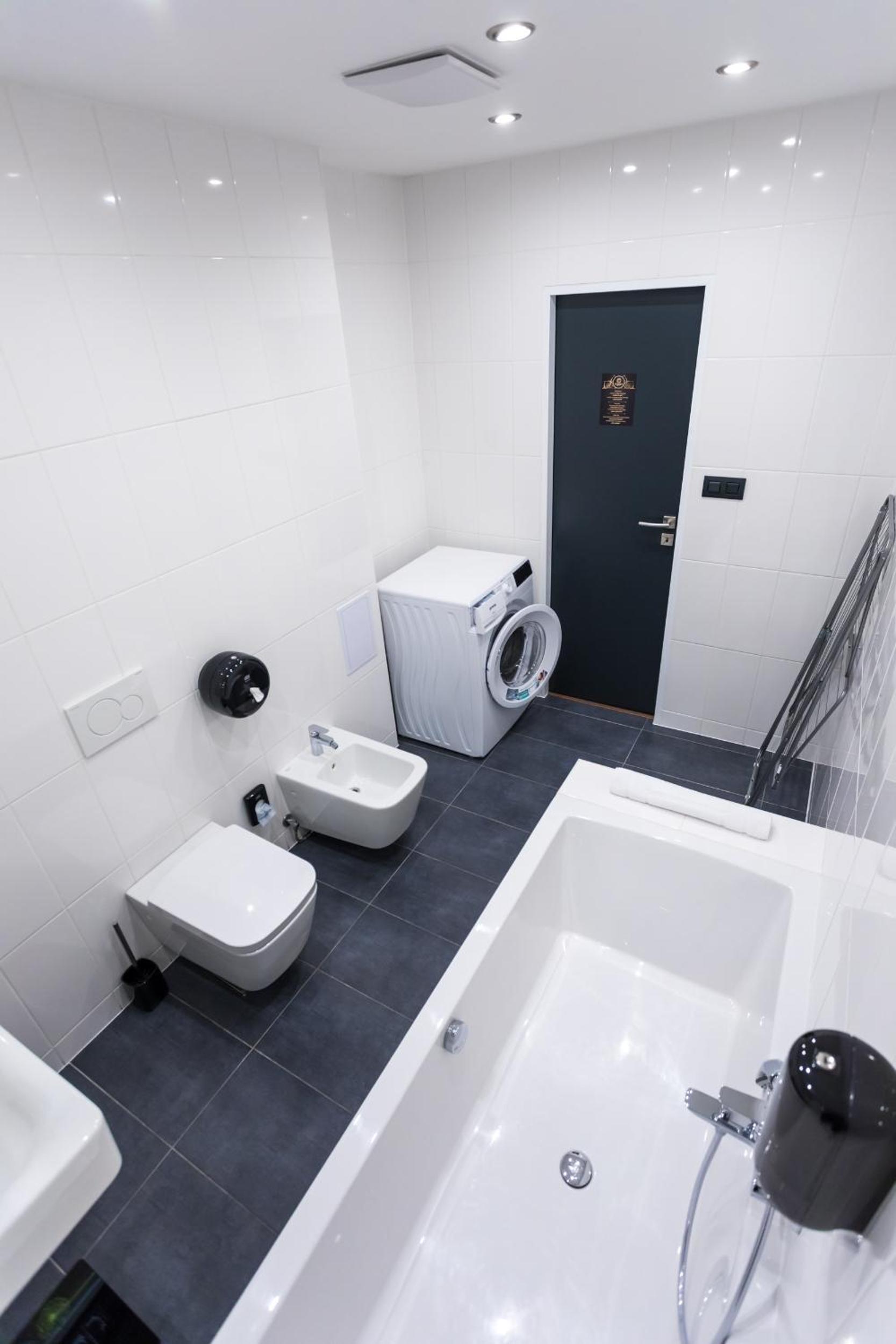 One-Bedroom Apartment - Photo 4