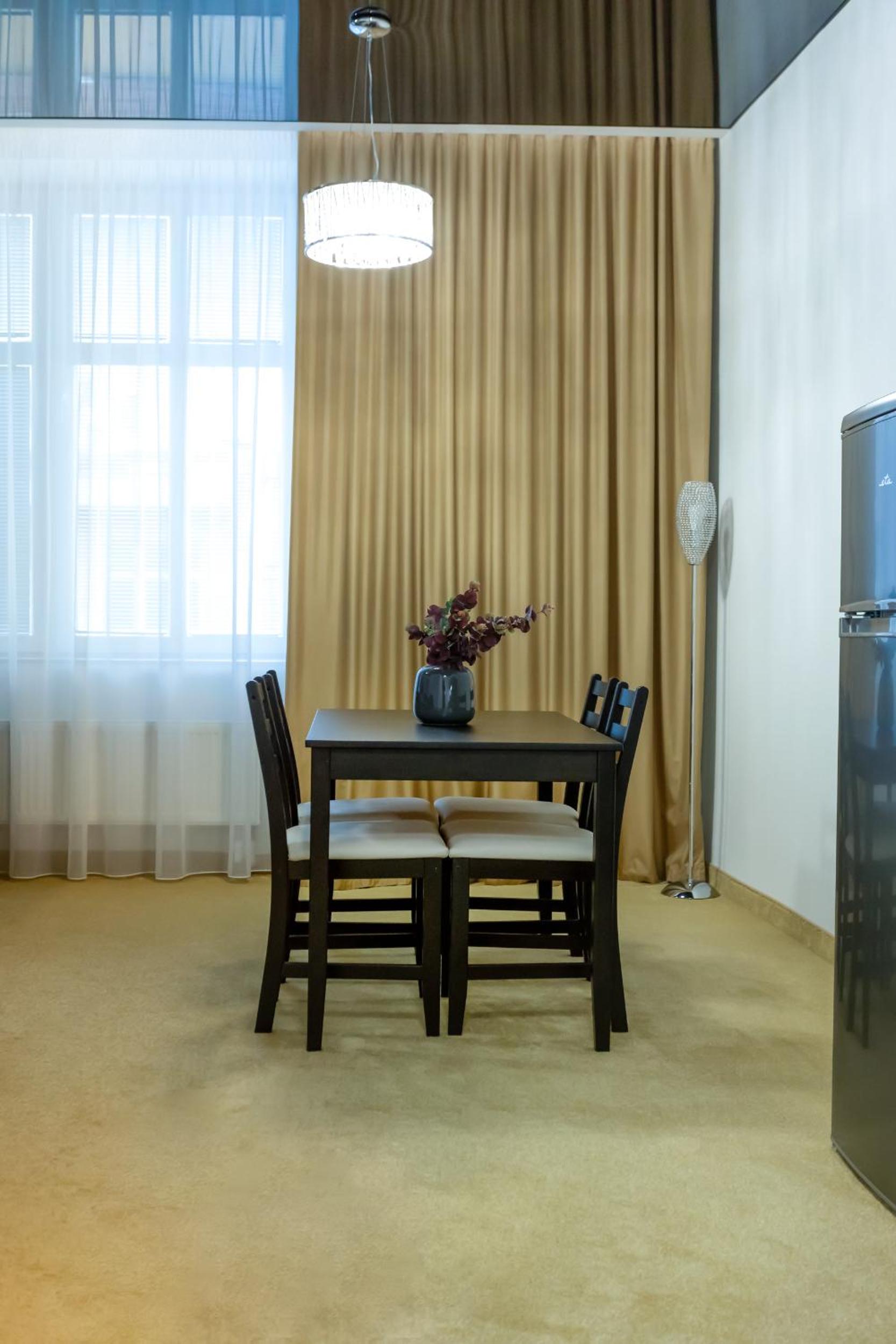 One-Bedroom Apartment - Photo 3