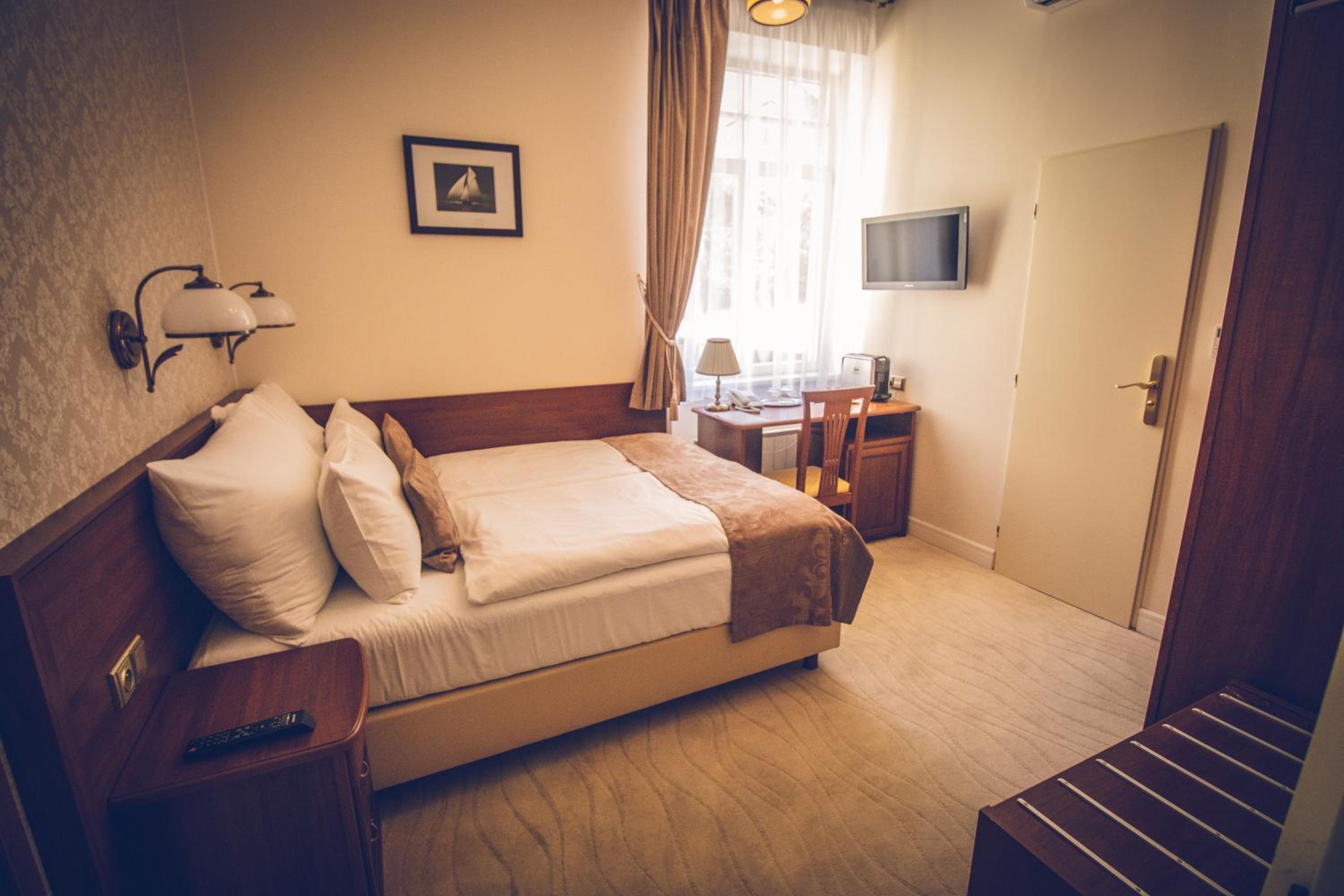 Economy Double Room photo 1