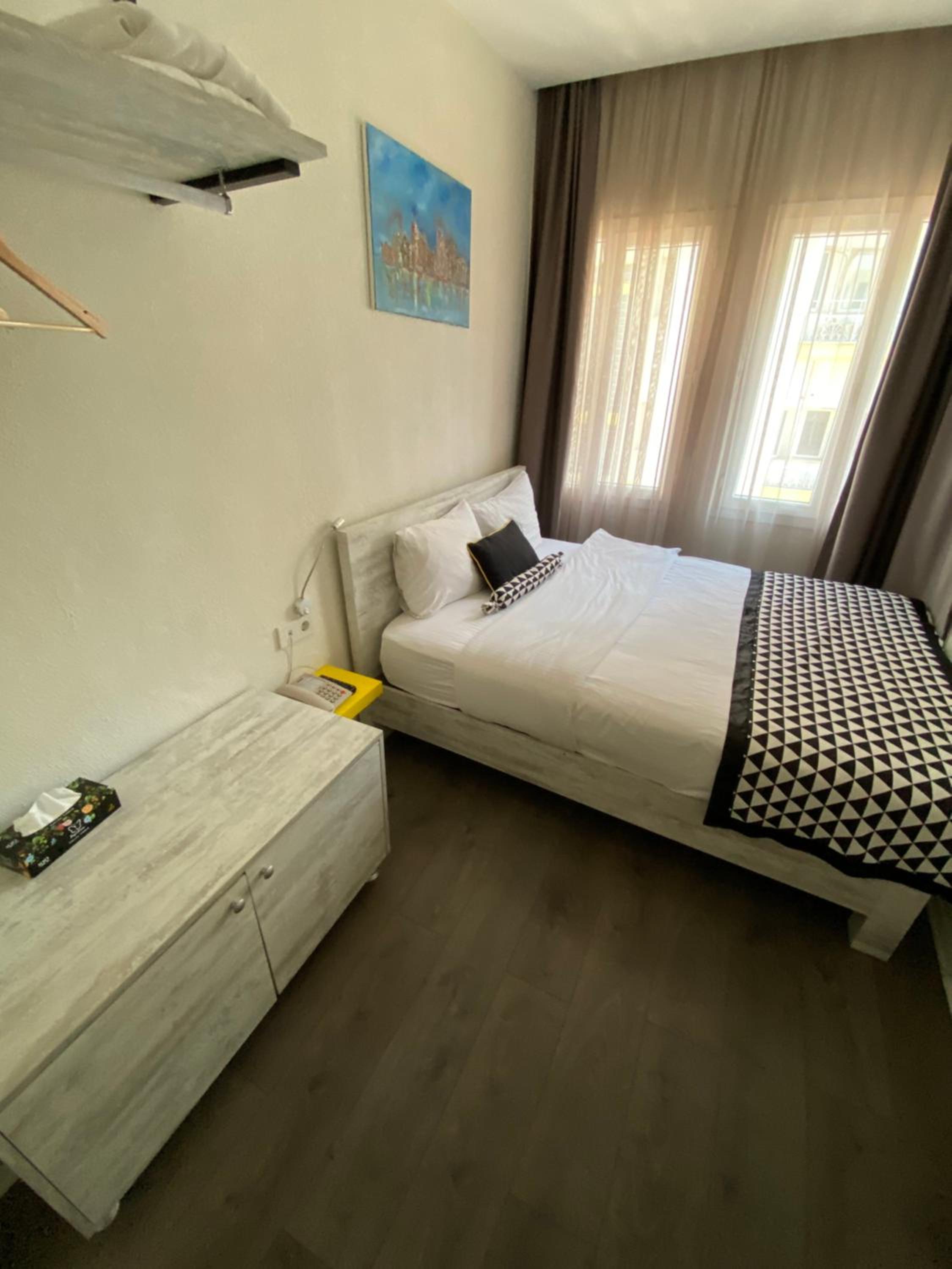 Economy Double Room with External Private Bathroom photo 3