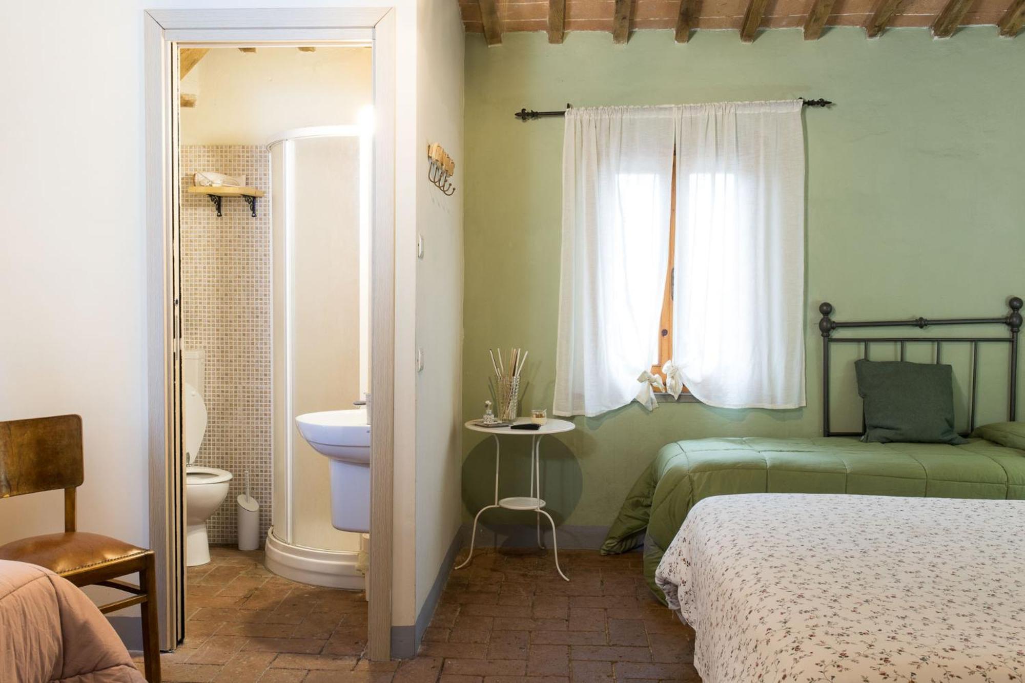 Double Room with Private Bathroom photo 3