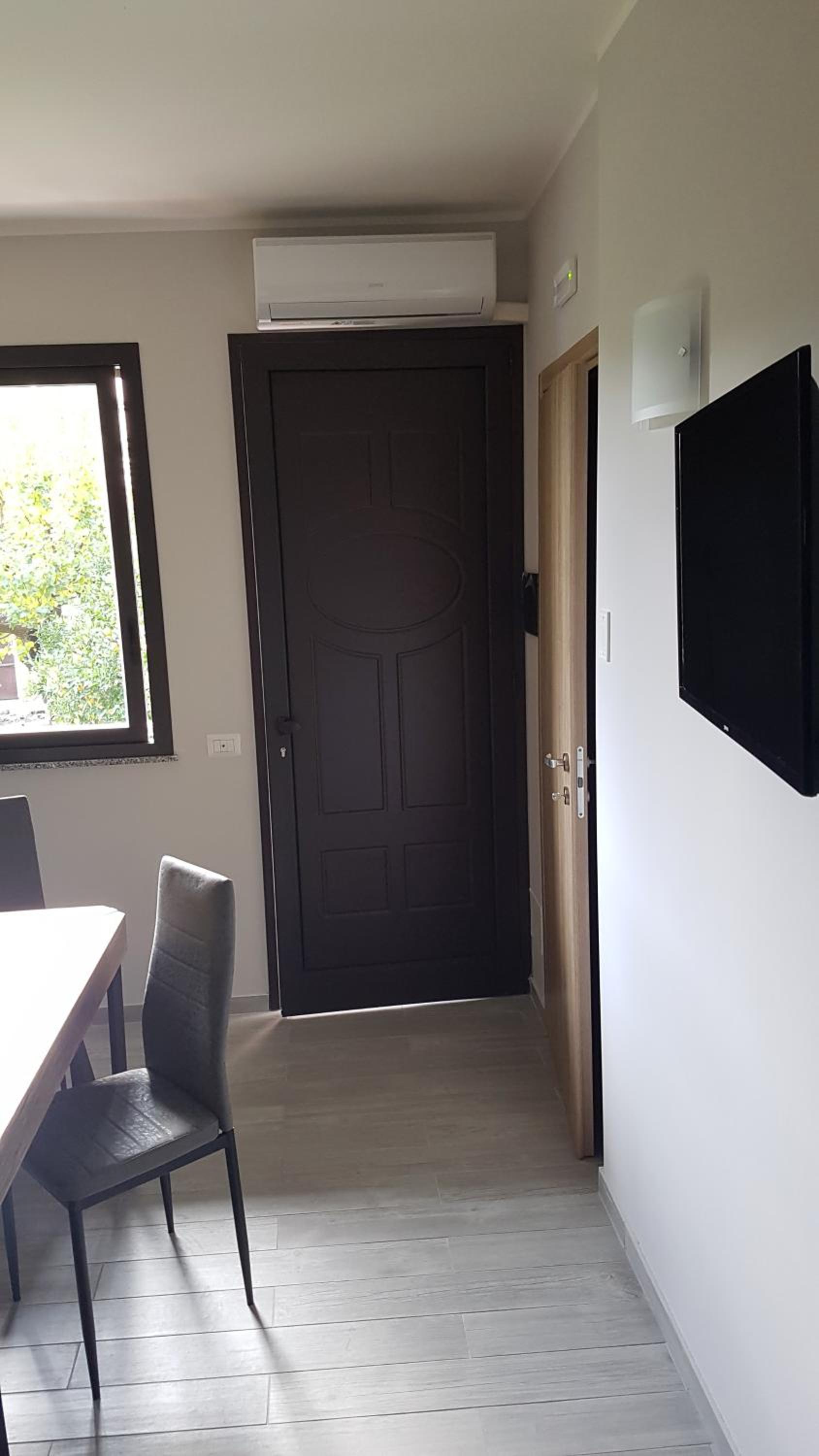 Two-Bedroom House - Photo 6