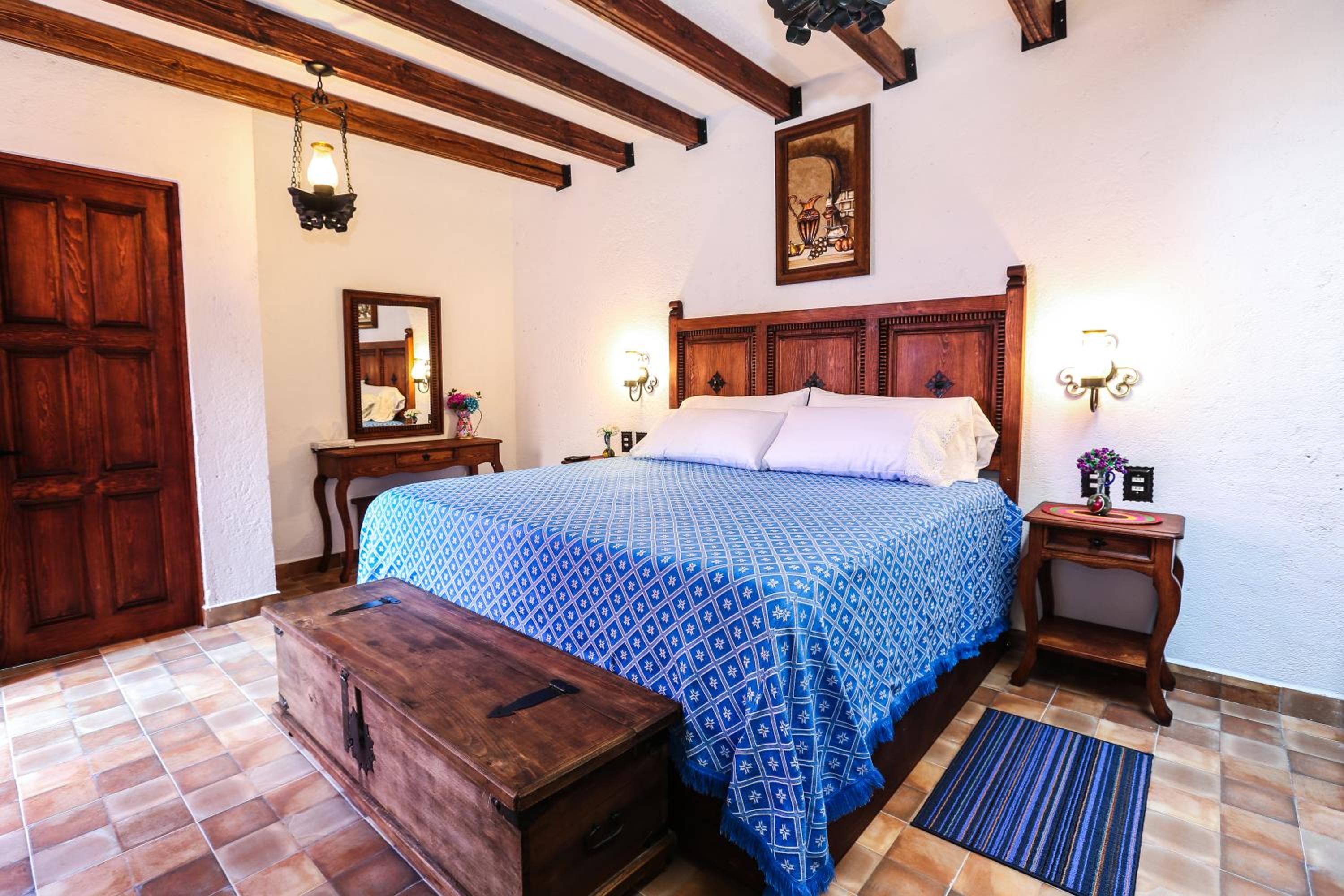 Deluxe King Room - Photo 14