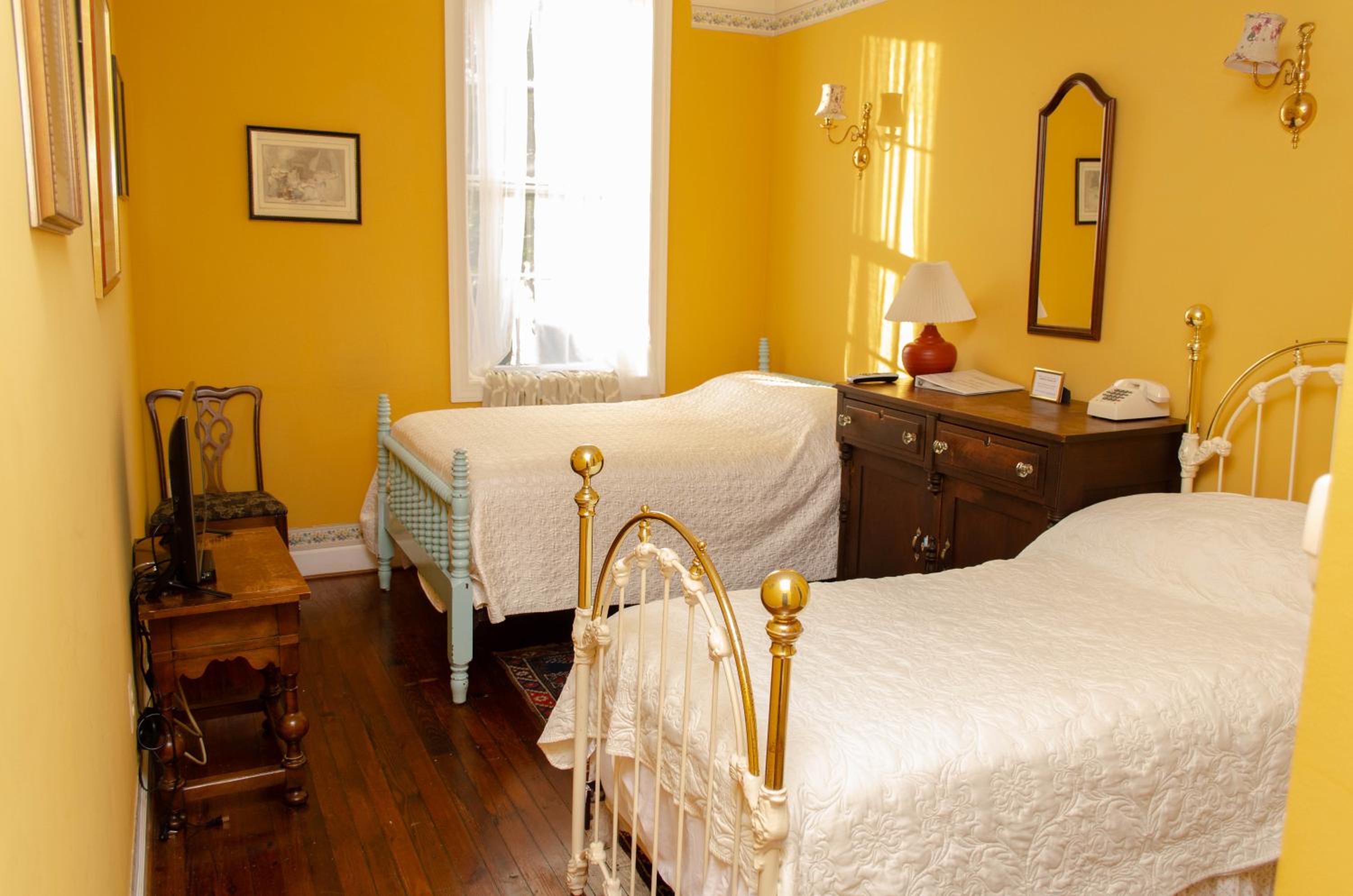 Twin Room with Two Twin Beds photo 1