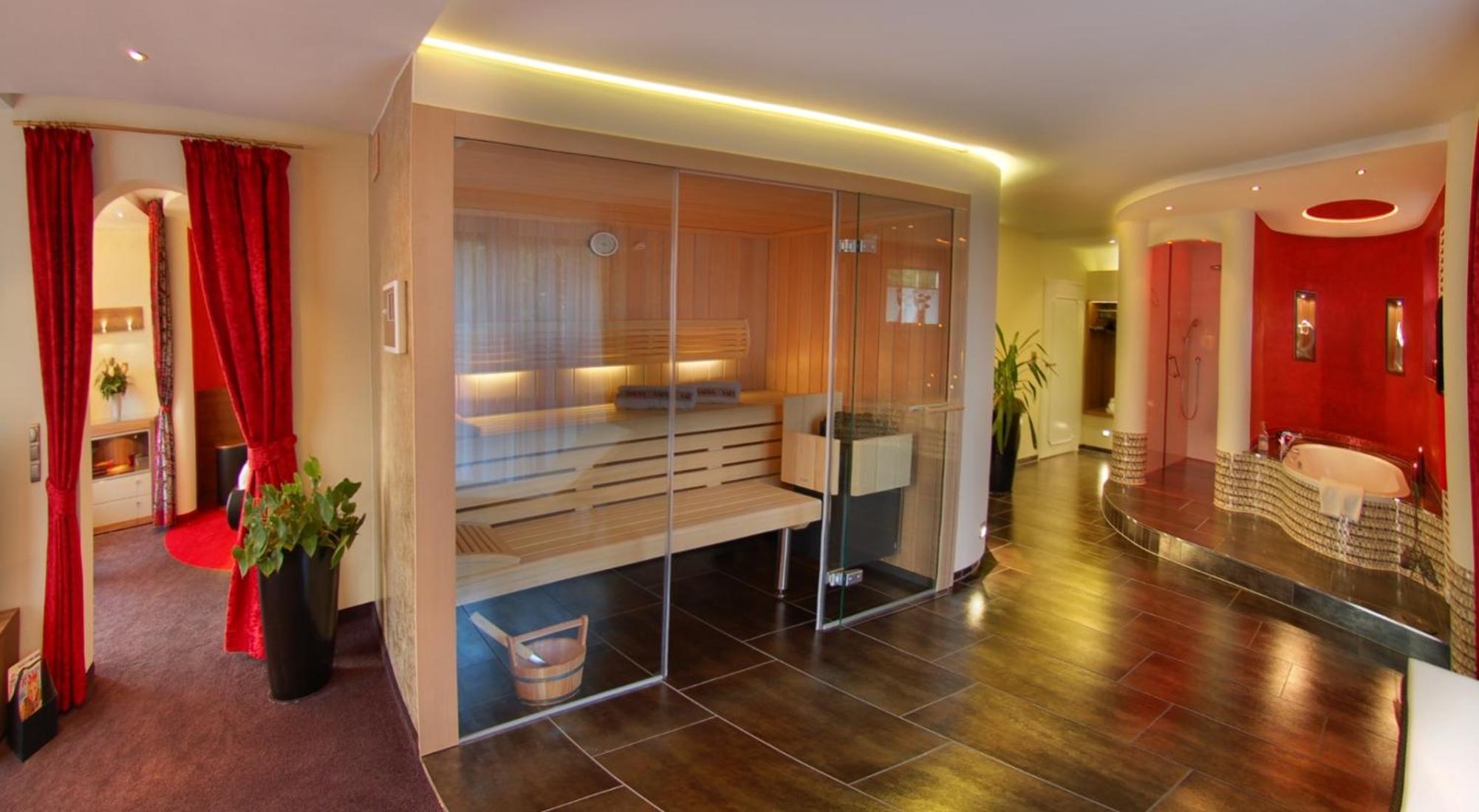 Luxury Suite with Spa Bath - Photo 7