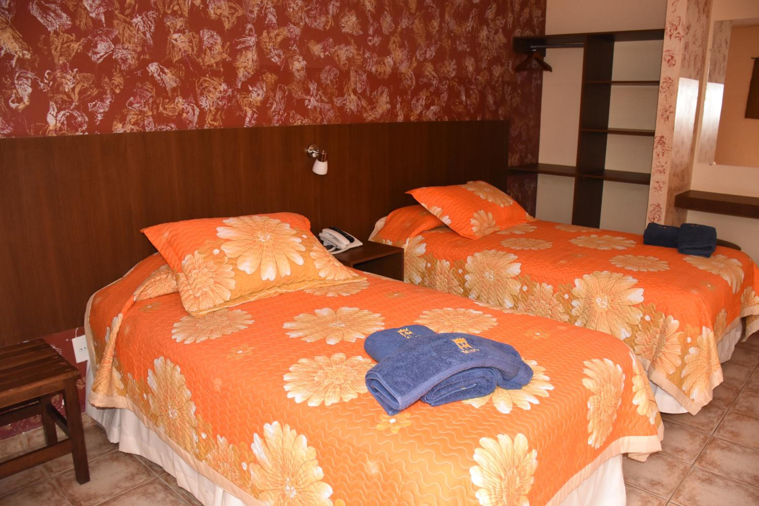 Standard Twin Room photo 2