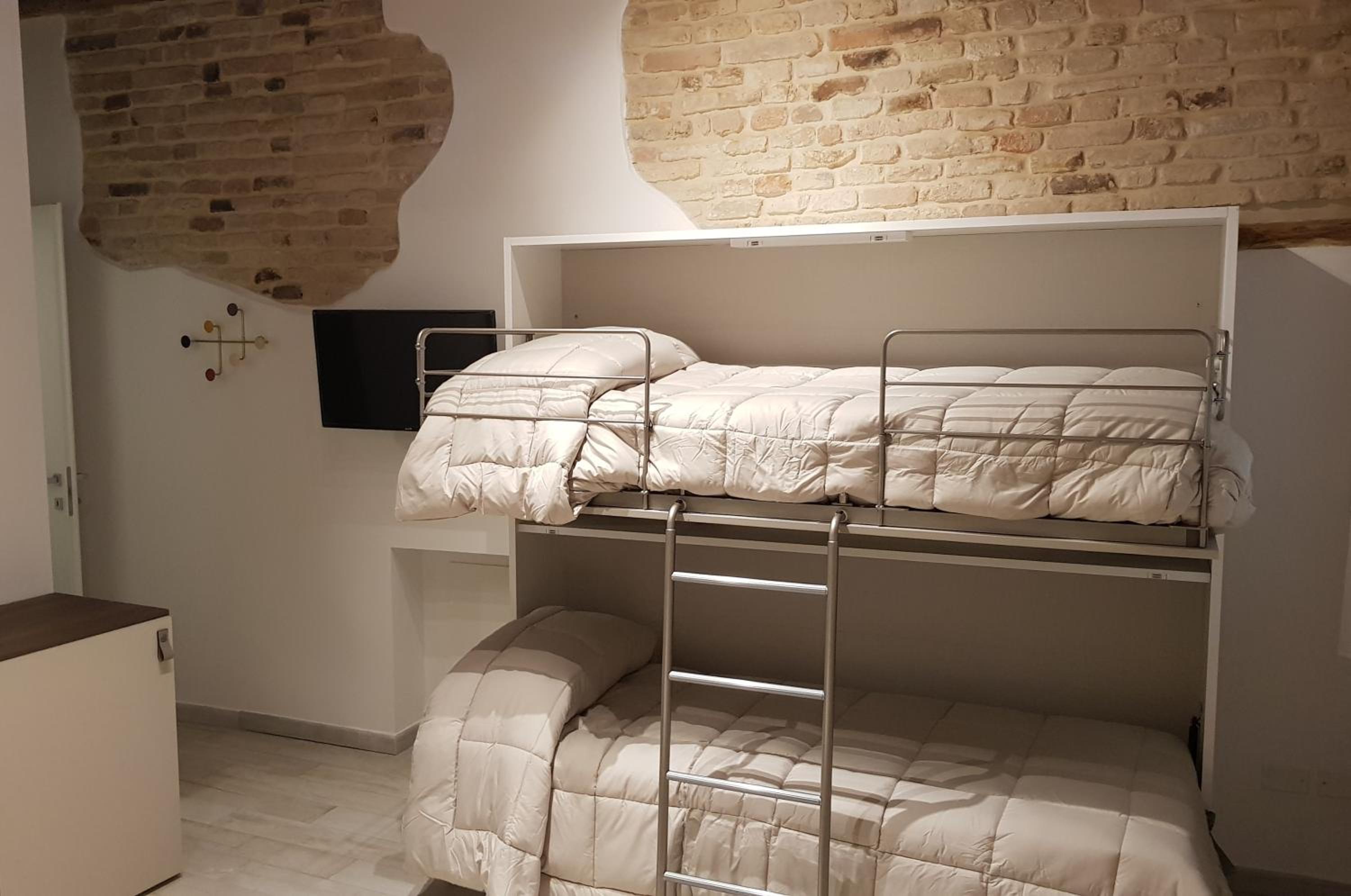 Deluxe Quadruple Room - Photo 4