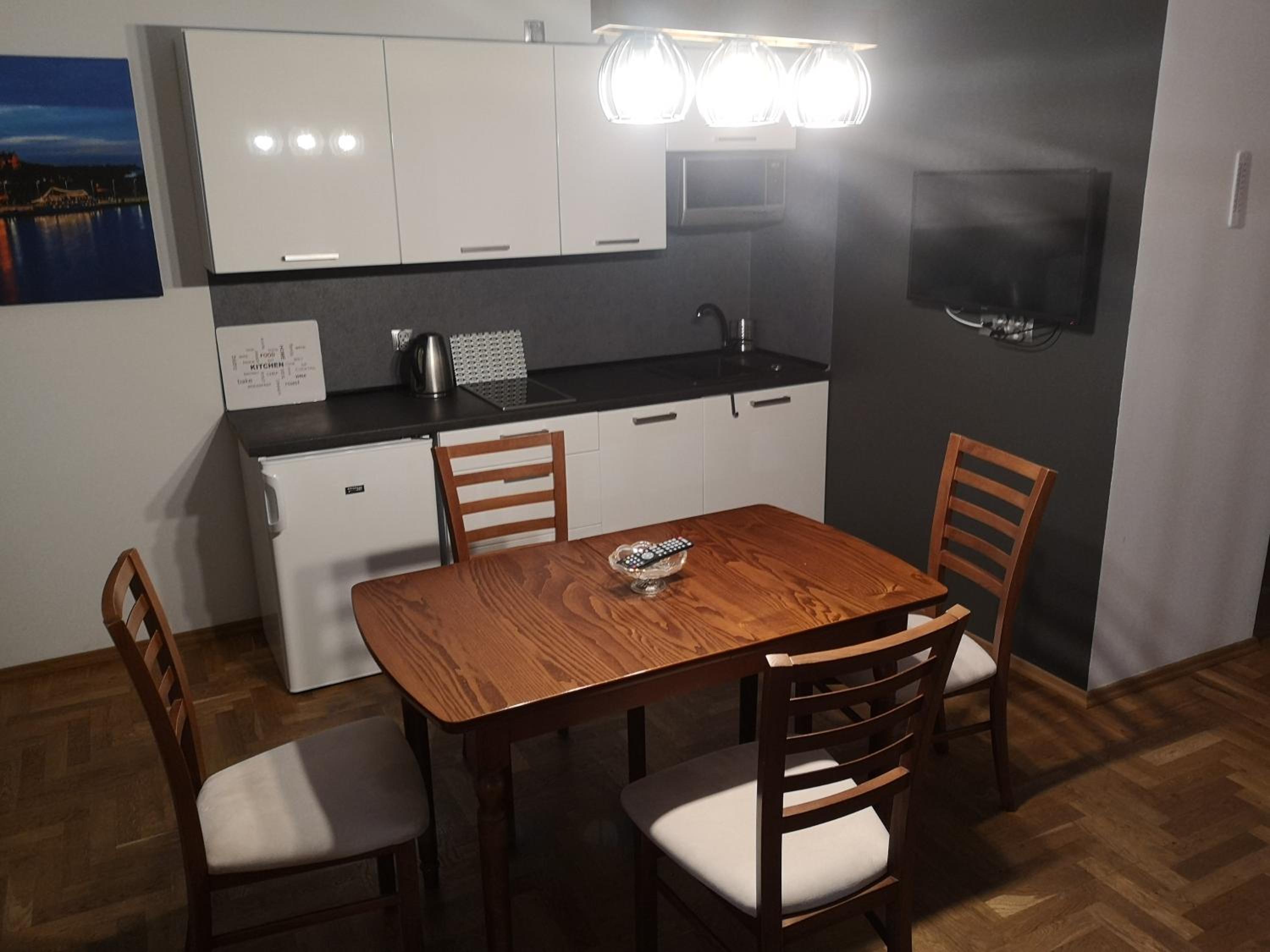 Apartment with Terrace - Photo 11