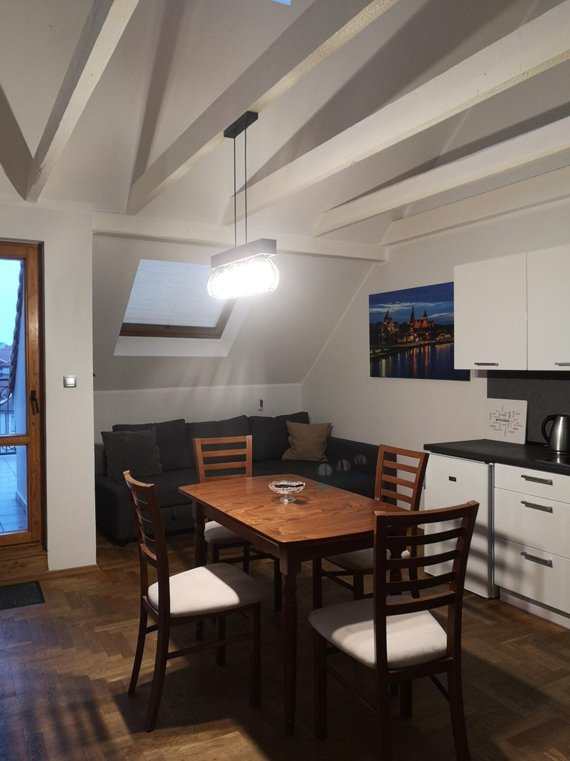 Apartment with Terrace - Photo 2