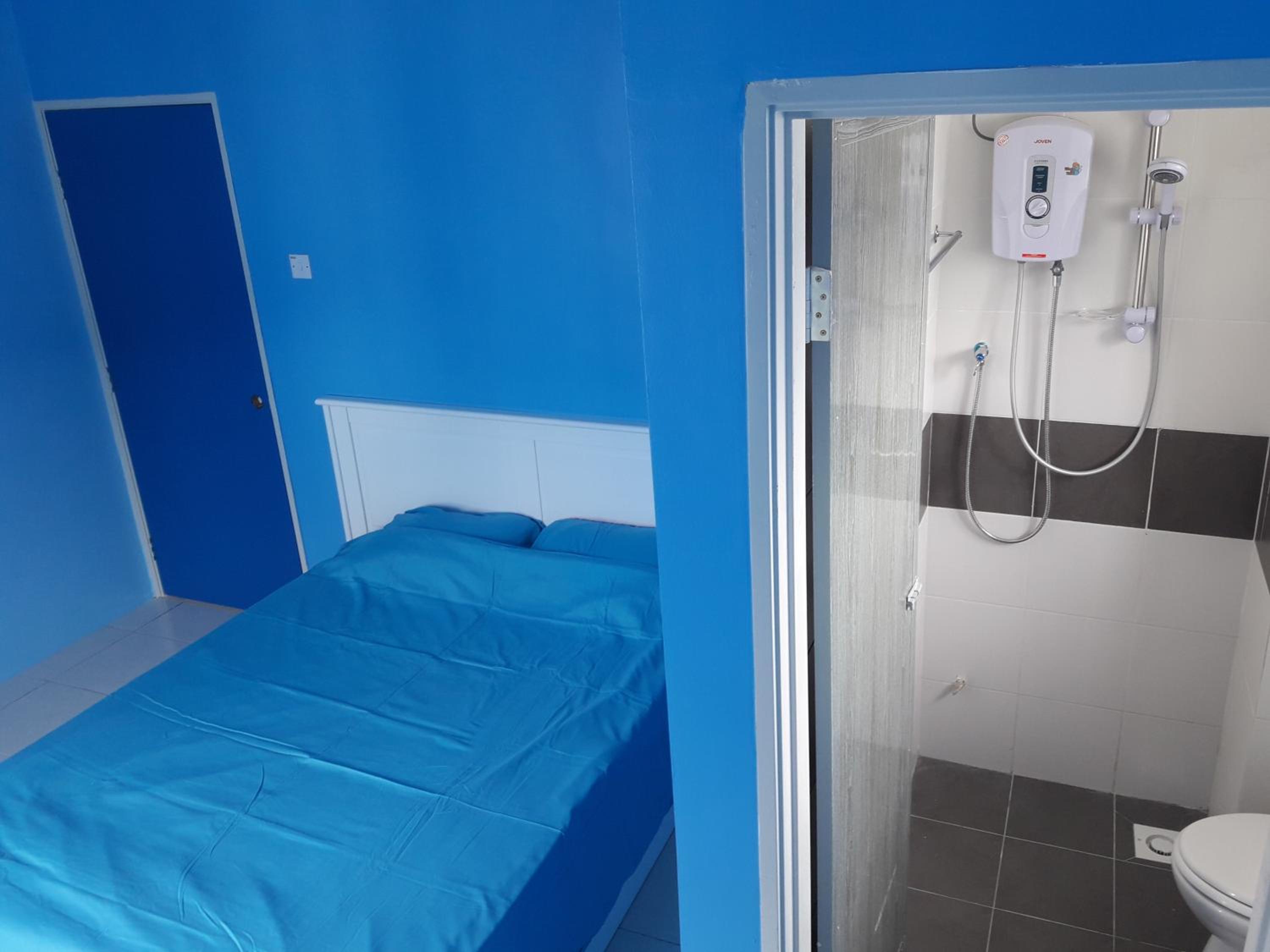 Double or Twin Room with Private Bathroom photo 3