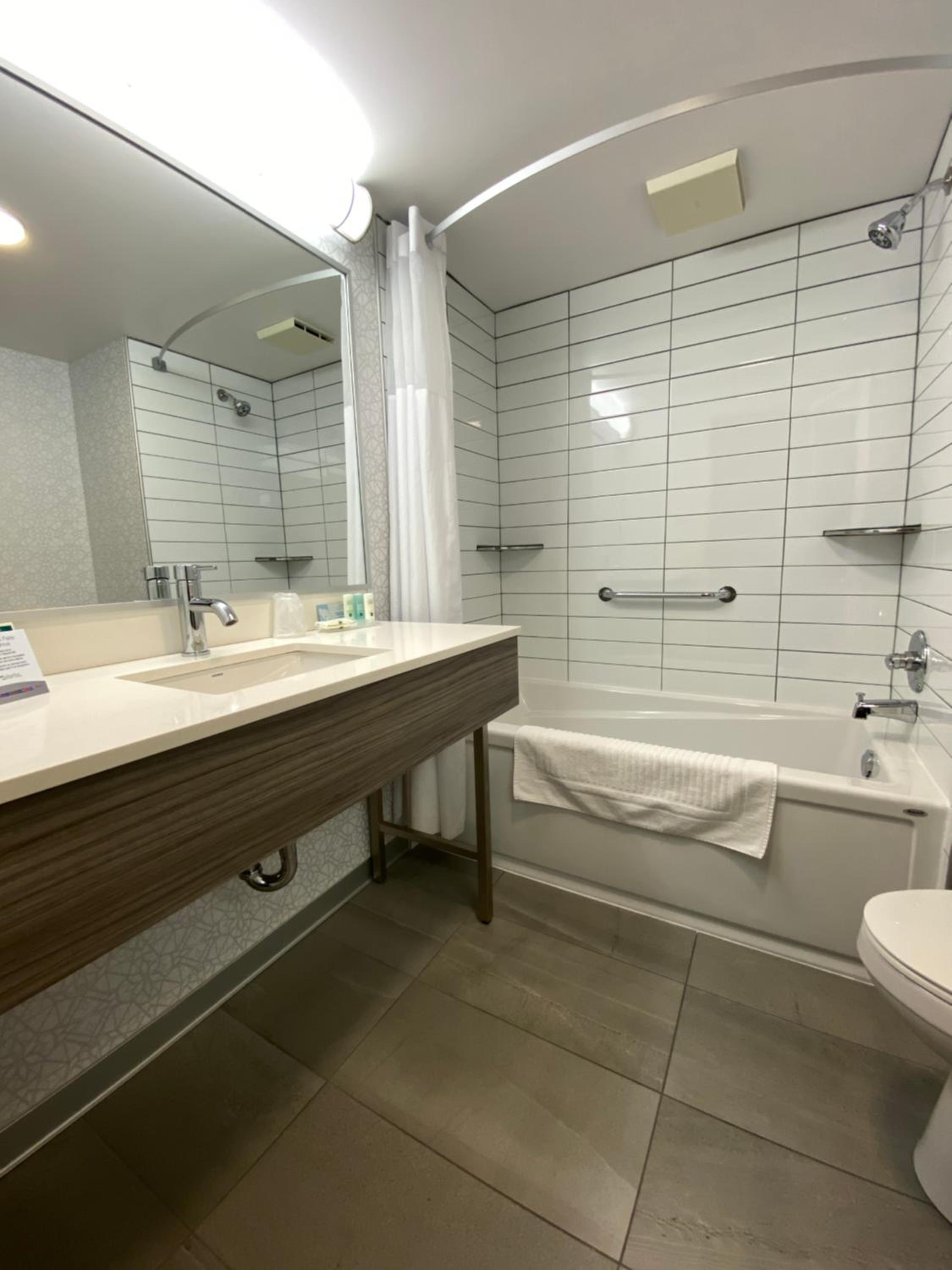 Classic Double Room with Two Double Beds - Non-Smoking - Photo 4
