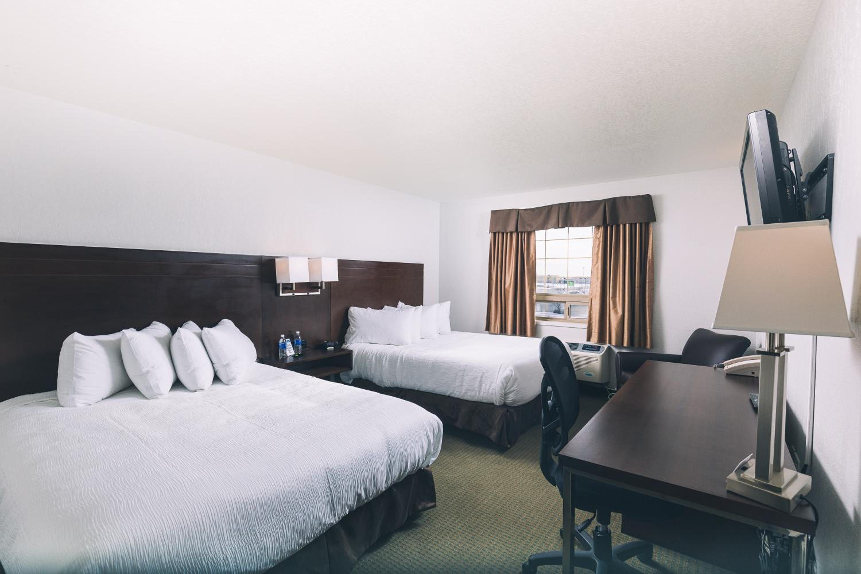 Queen Room with Two Queen Beds photo 1