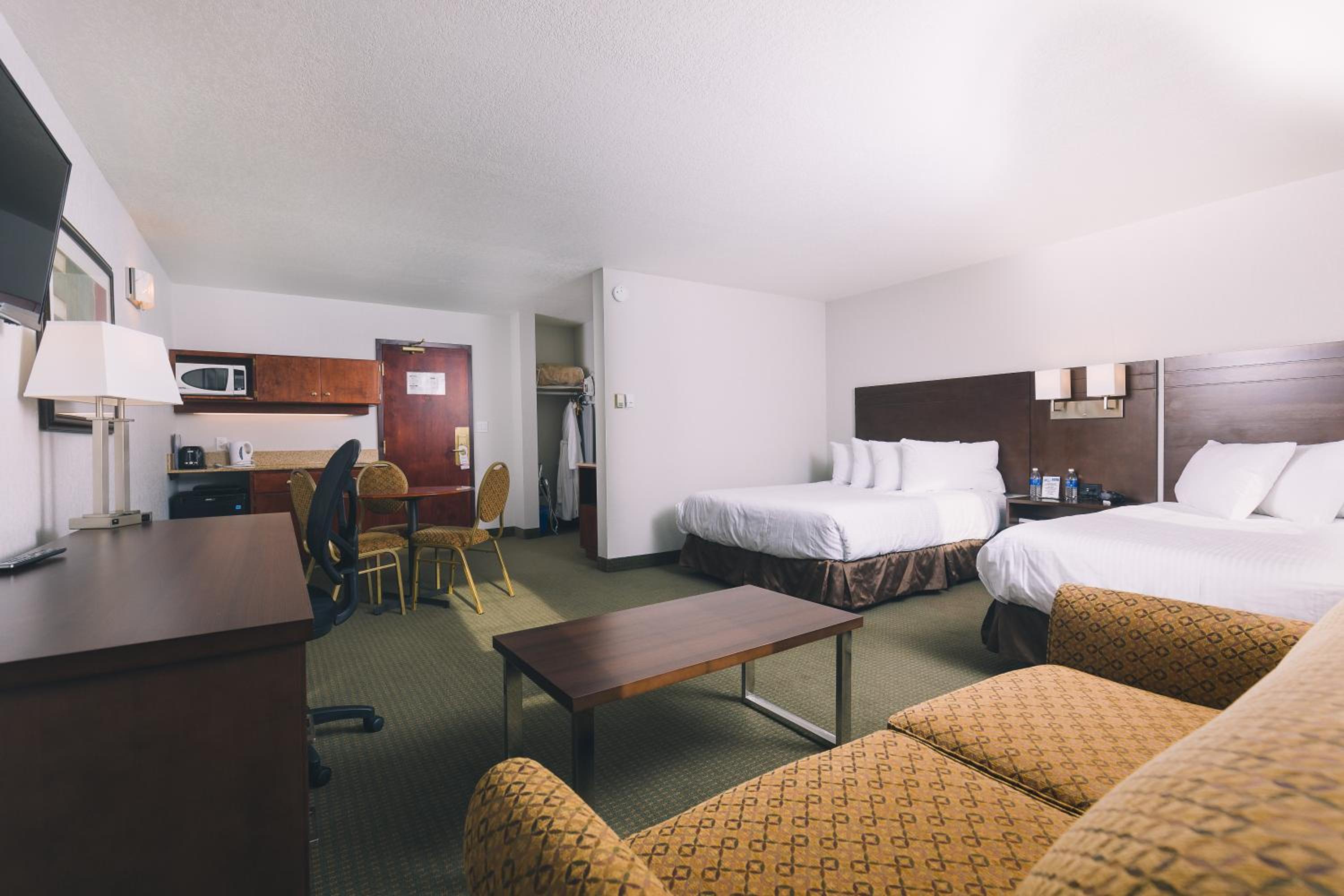 Deluxe Family Suite photo 3