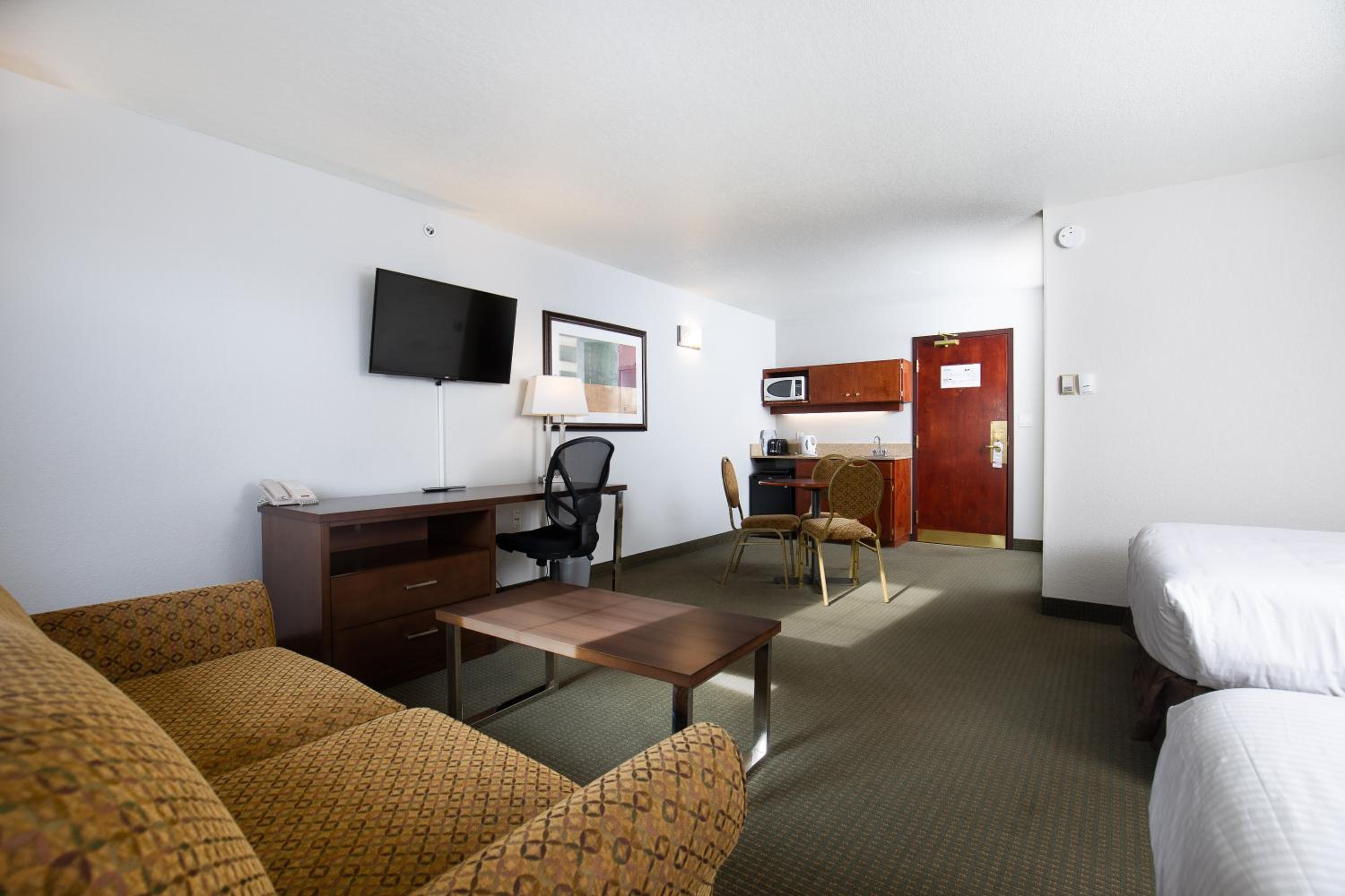 Deluxe Family Suite photo 2