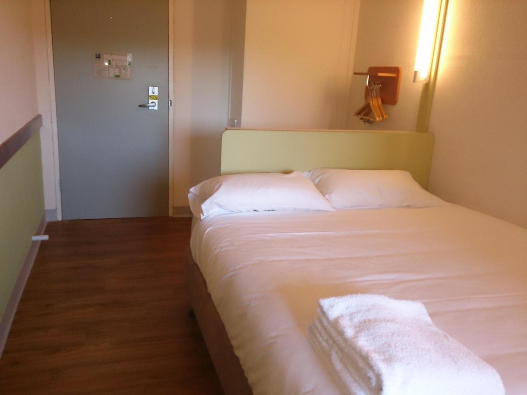 Standard Queen Room photo 3