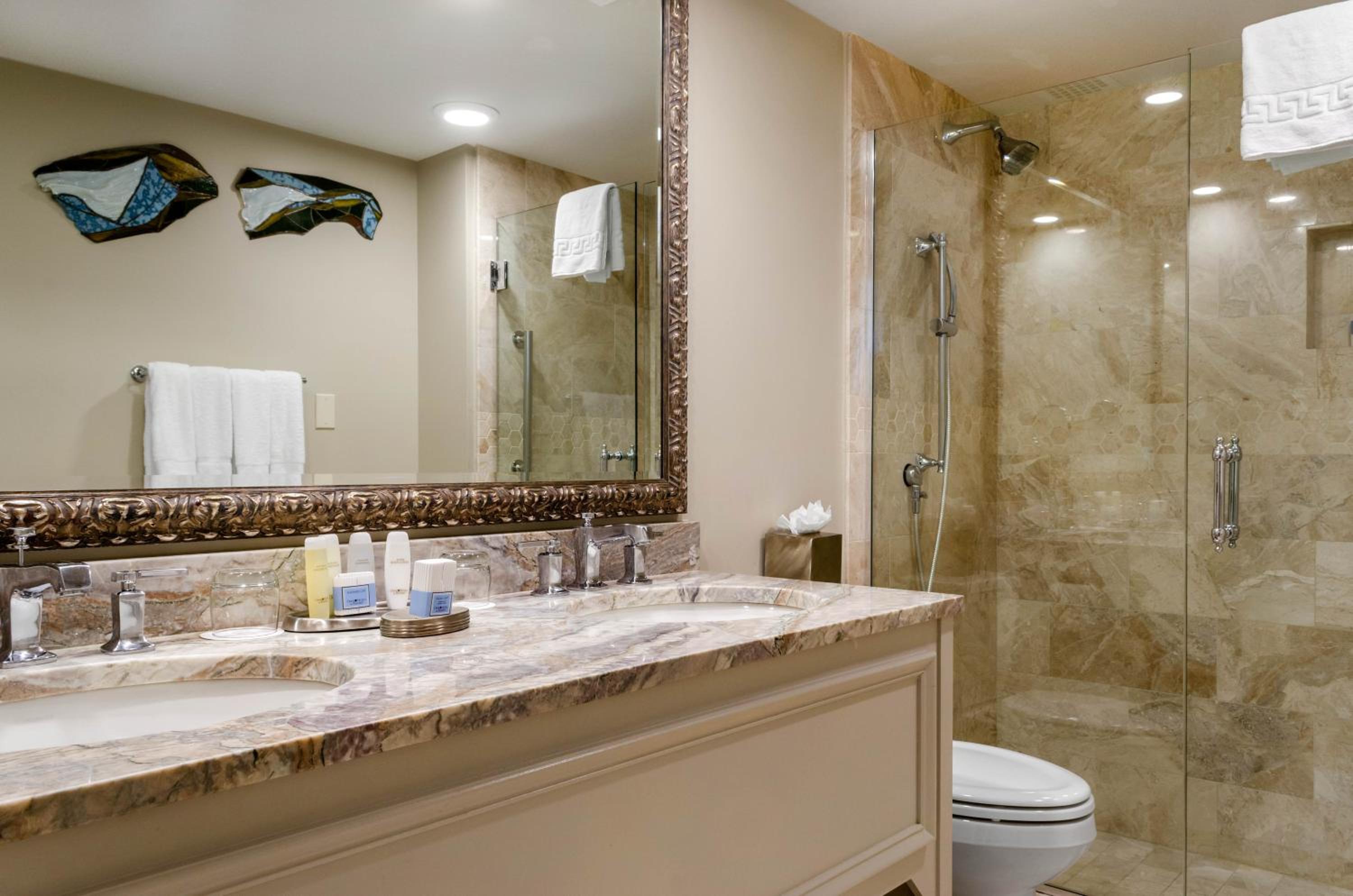 Luxury Royal Suite - 1 King Bed - Photo 7