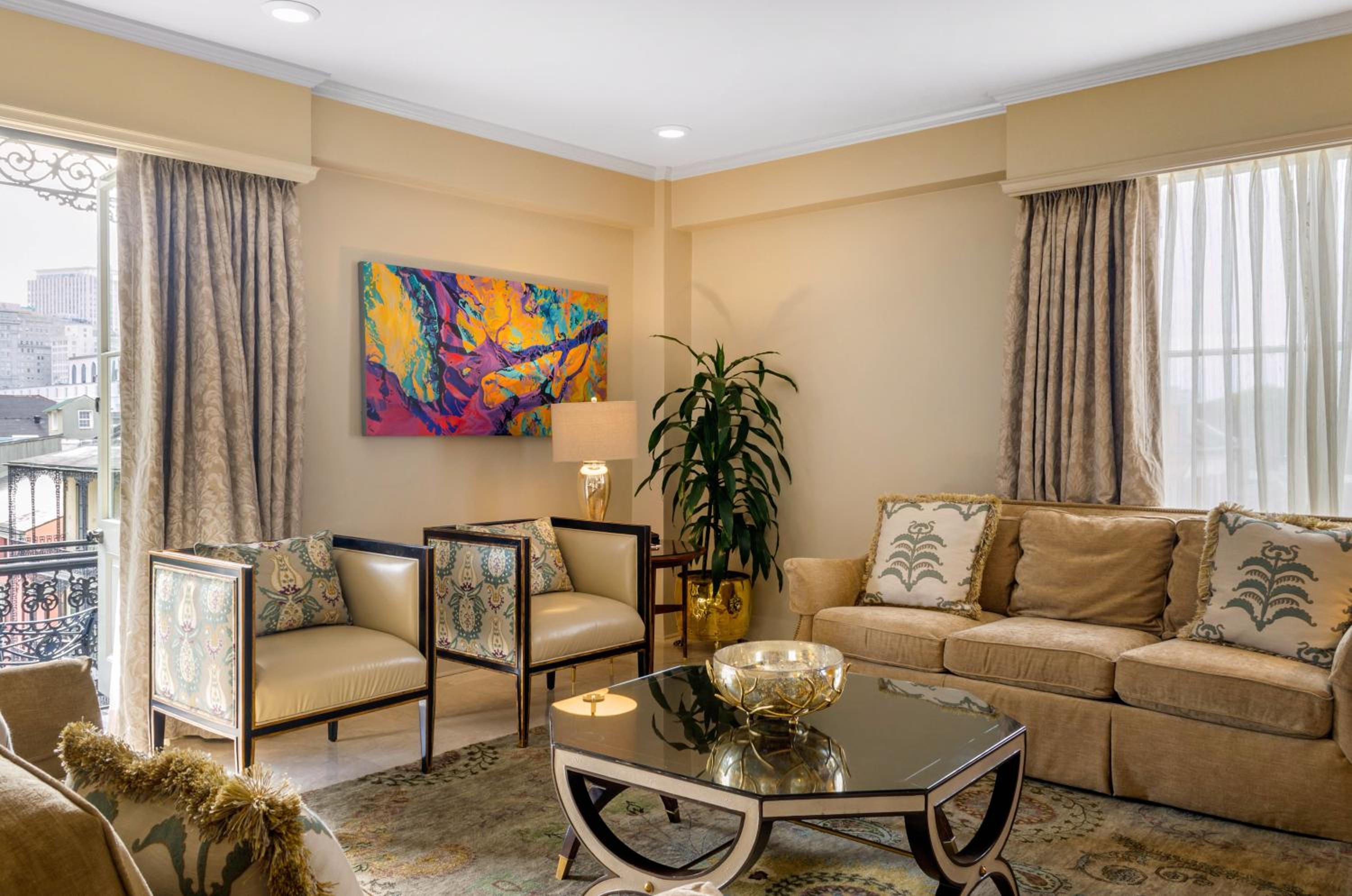 Luxury Royal Suite - 1 King Bed - Photo 3