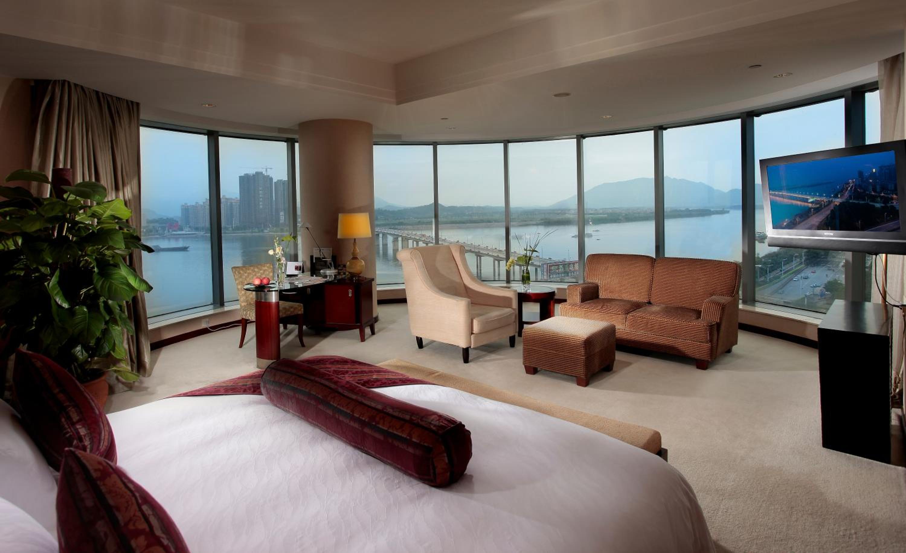 Premier King Room with River View