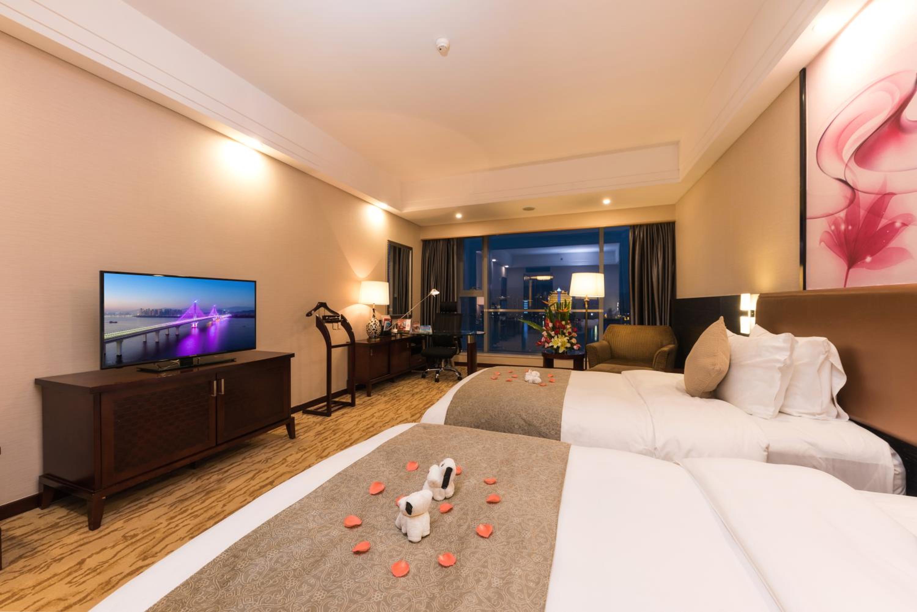 Deluxe Twin Room with City View