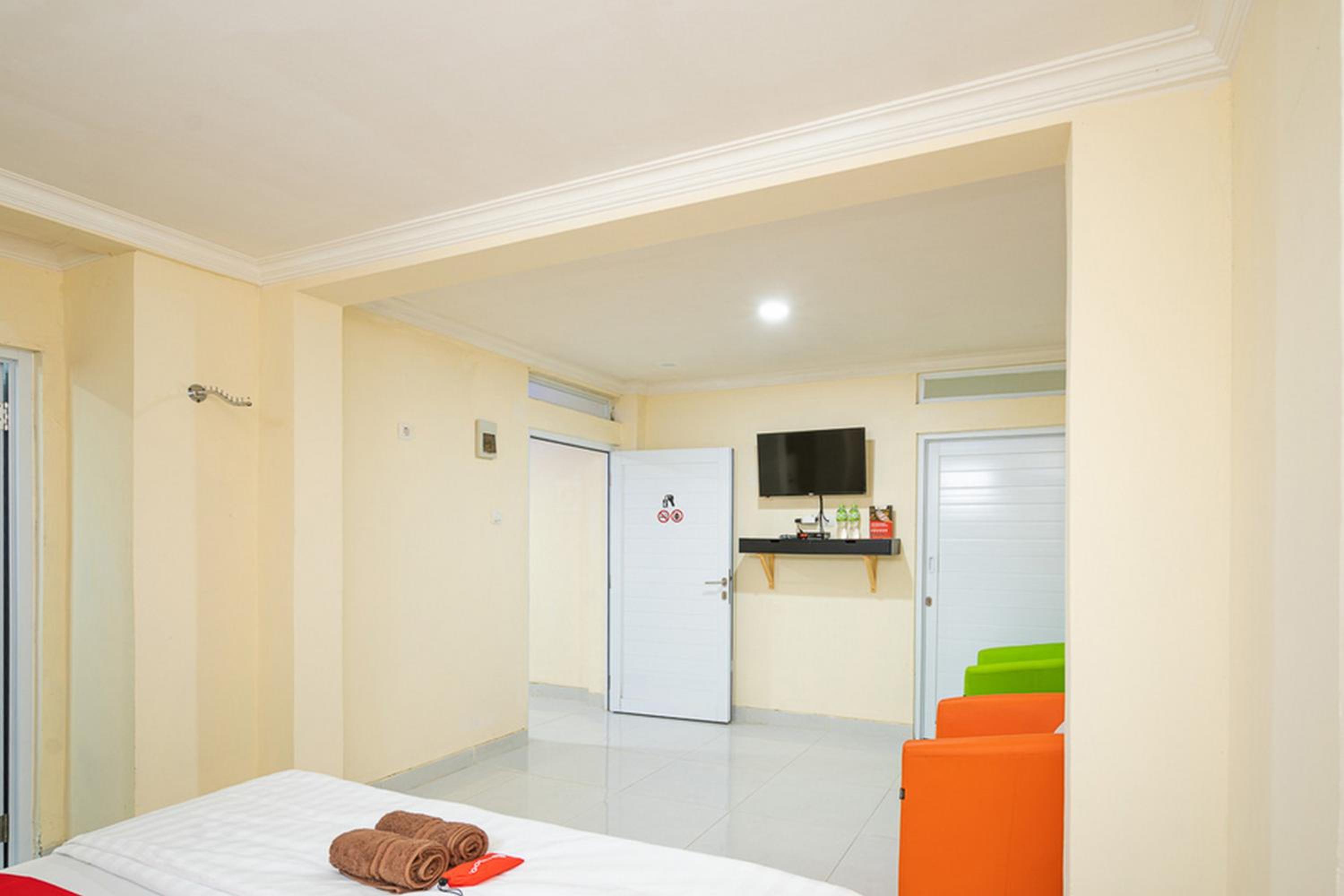Deluxe Room - Photo 9