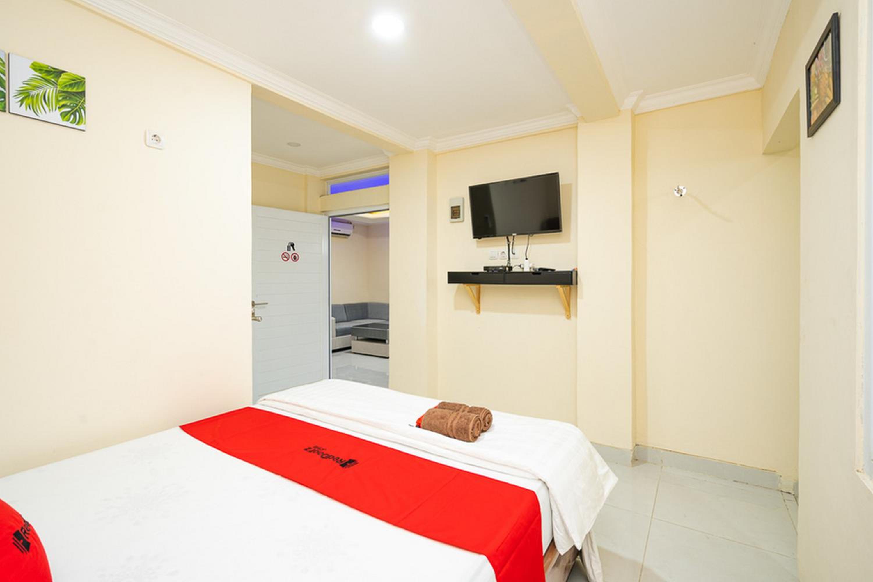 Deluxe Room - Photo 3