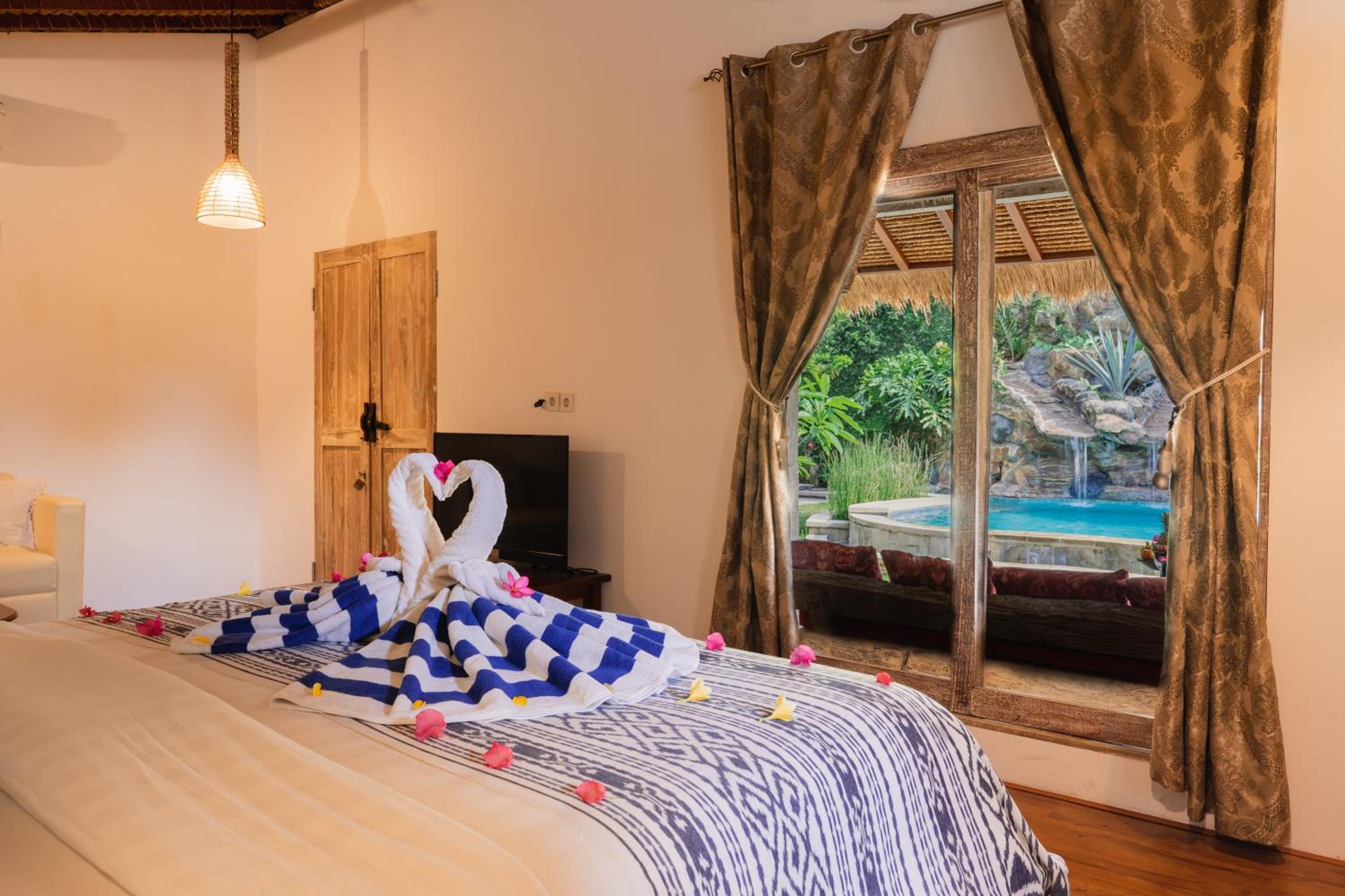 Villa with Private Pool - Photo 27