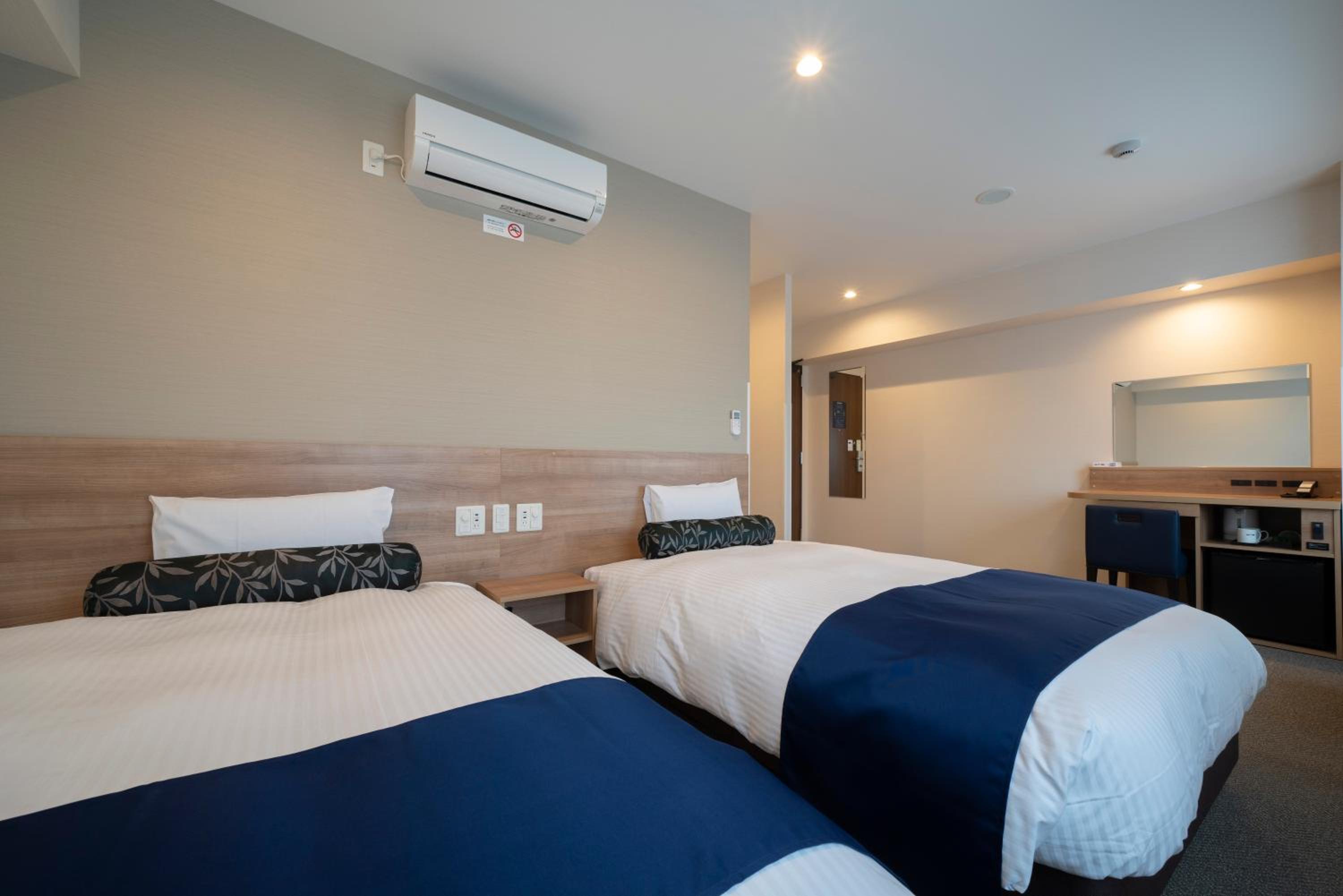 Twin Room - Non-Smoking - Photo 1