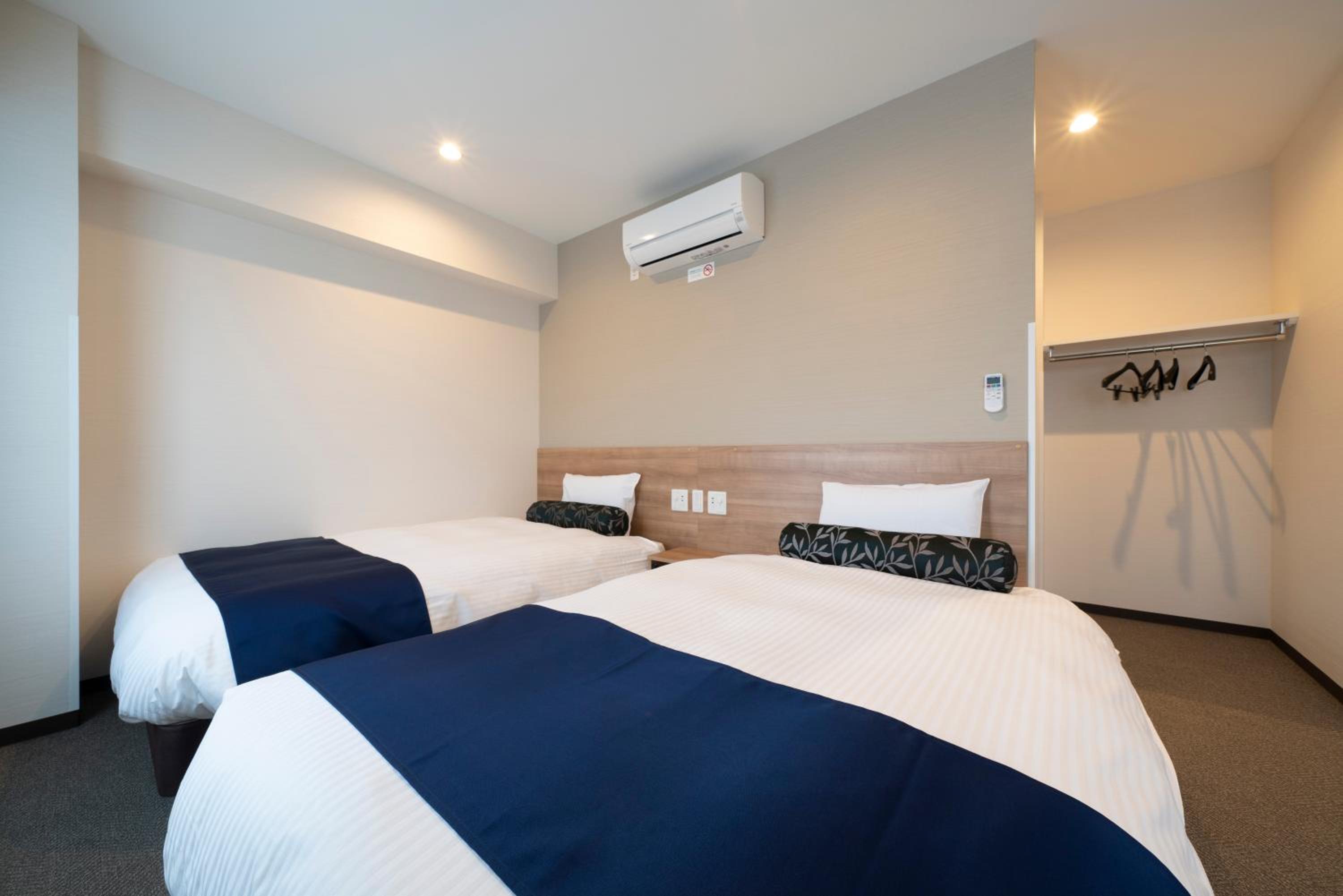 Twin Room - Non-Smoking - Photo 6