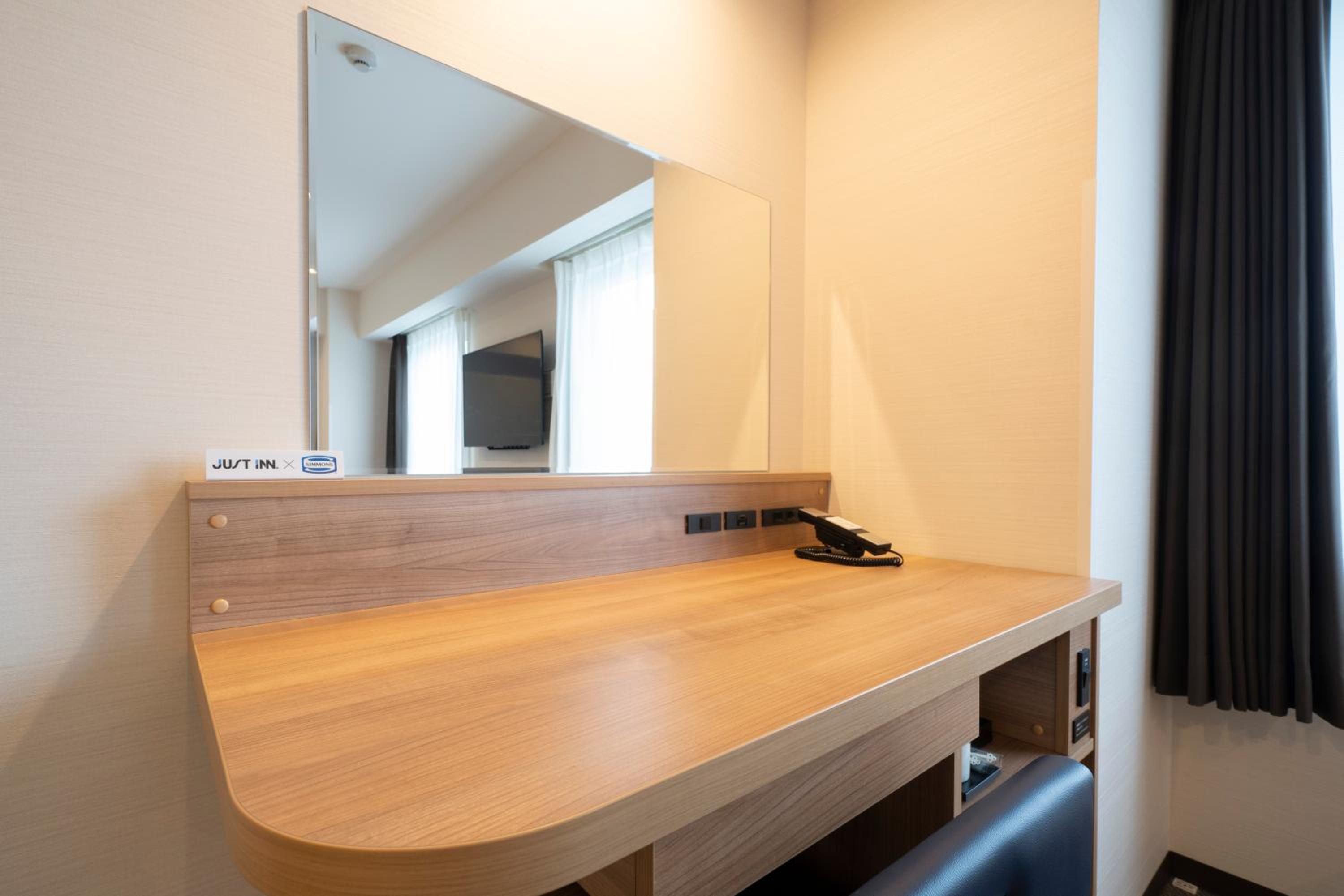Twin Room - Non-Smoking - Photo 4