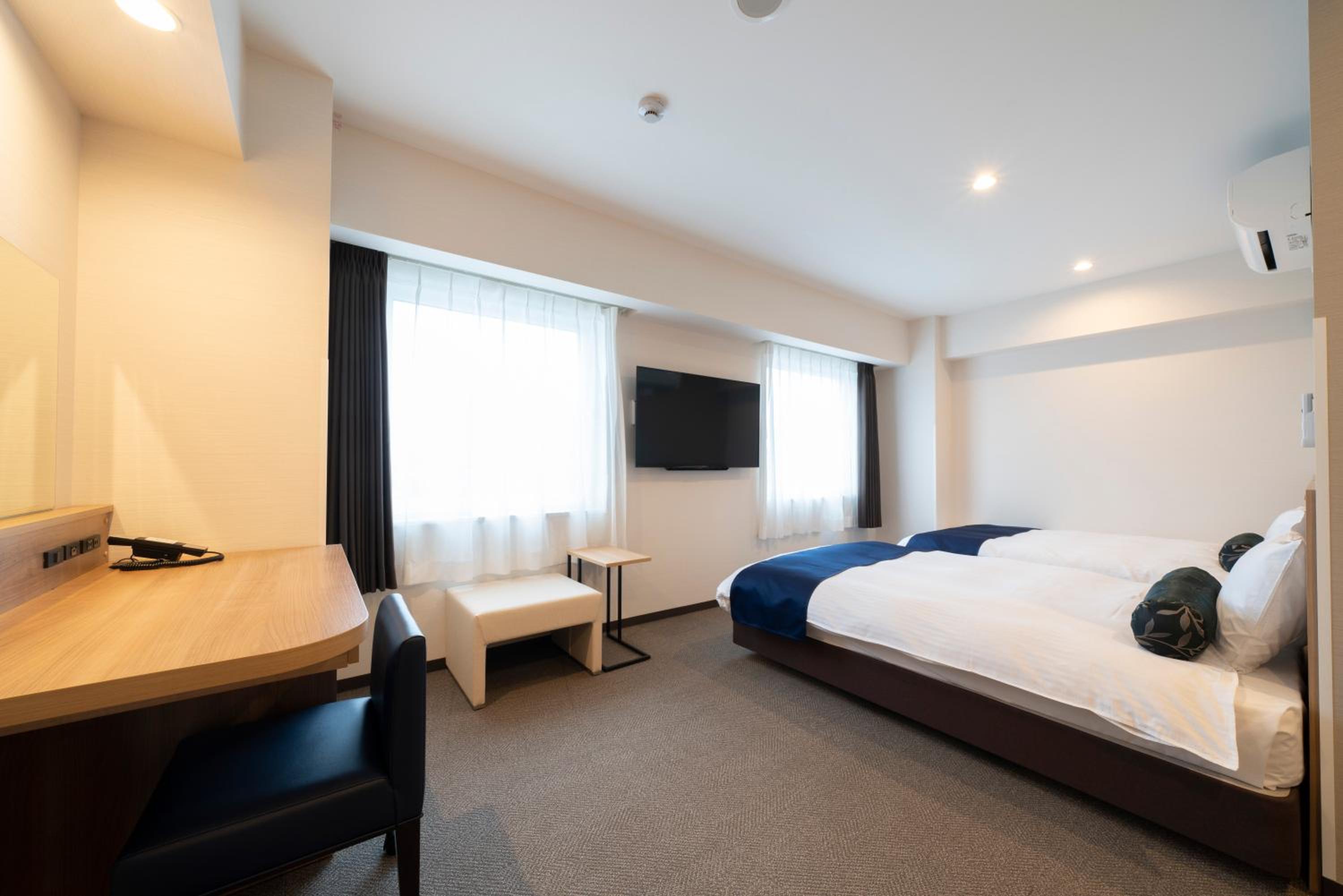 Twin Room - Non-Smoking - Photo 5