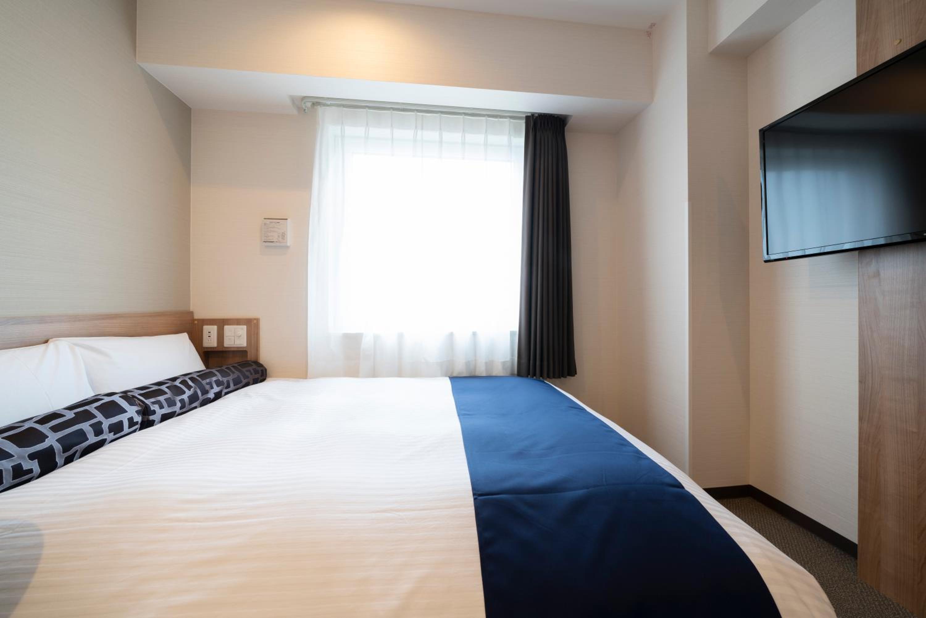 Double Room - Non-Smoking  - Photo 6