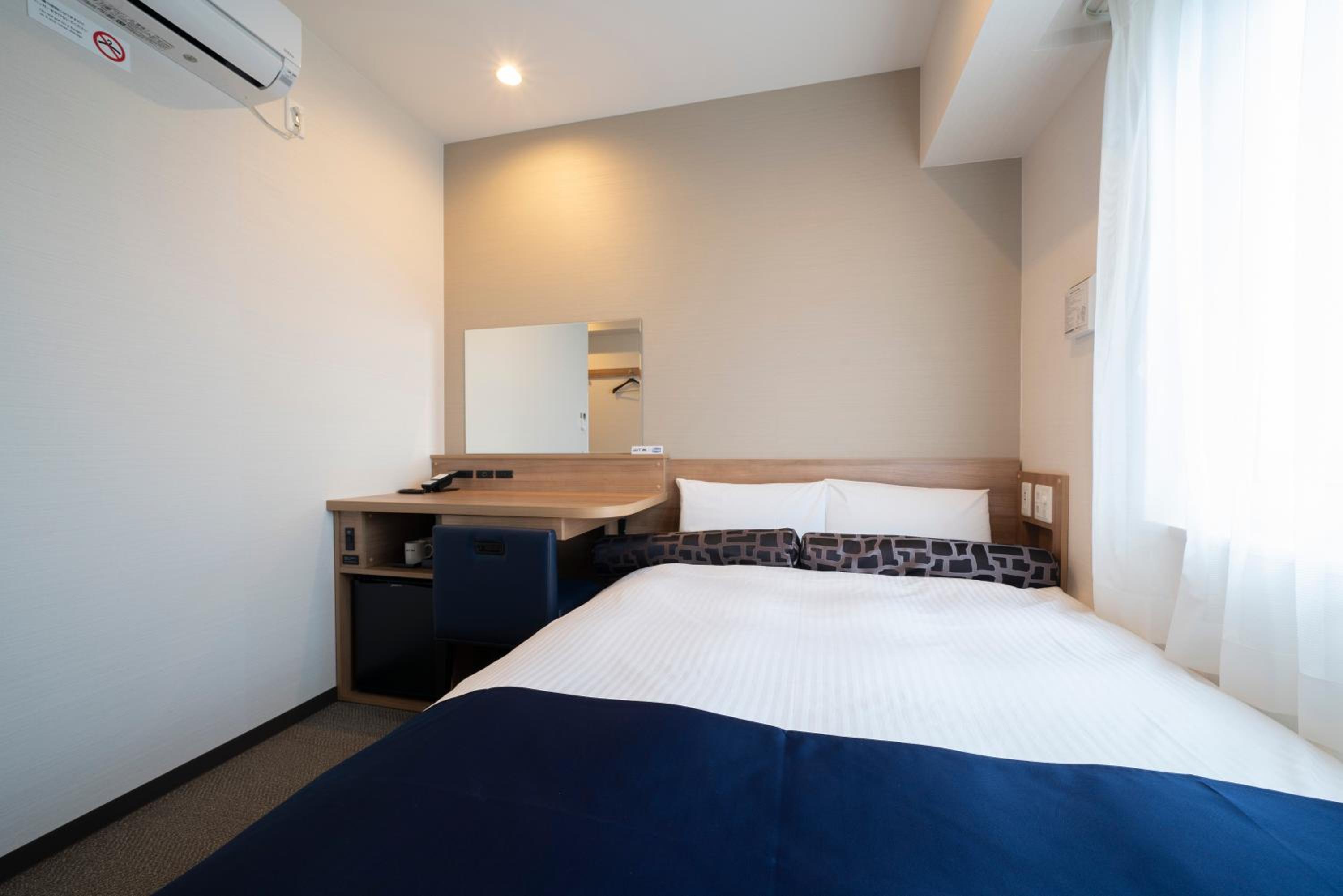 Double Room - Non-Smoking  - Photo 5