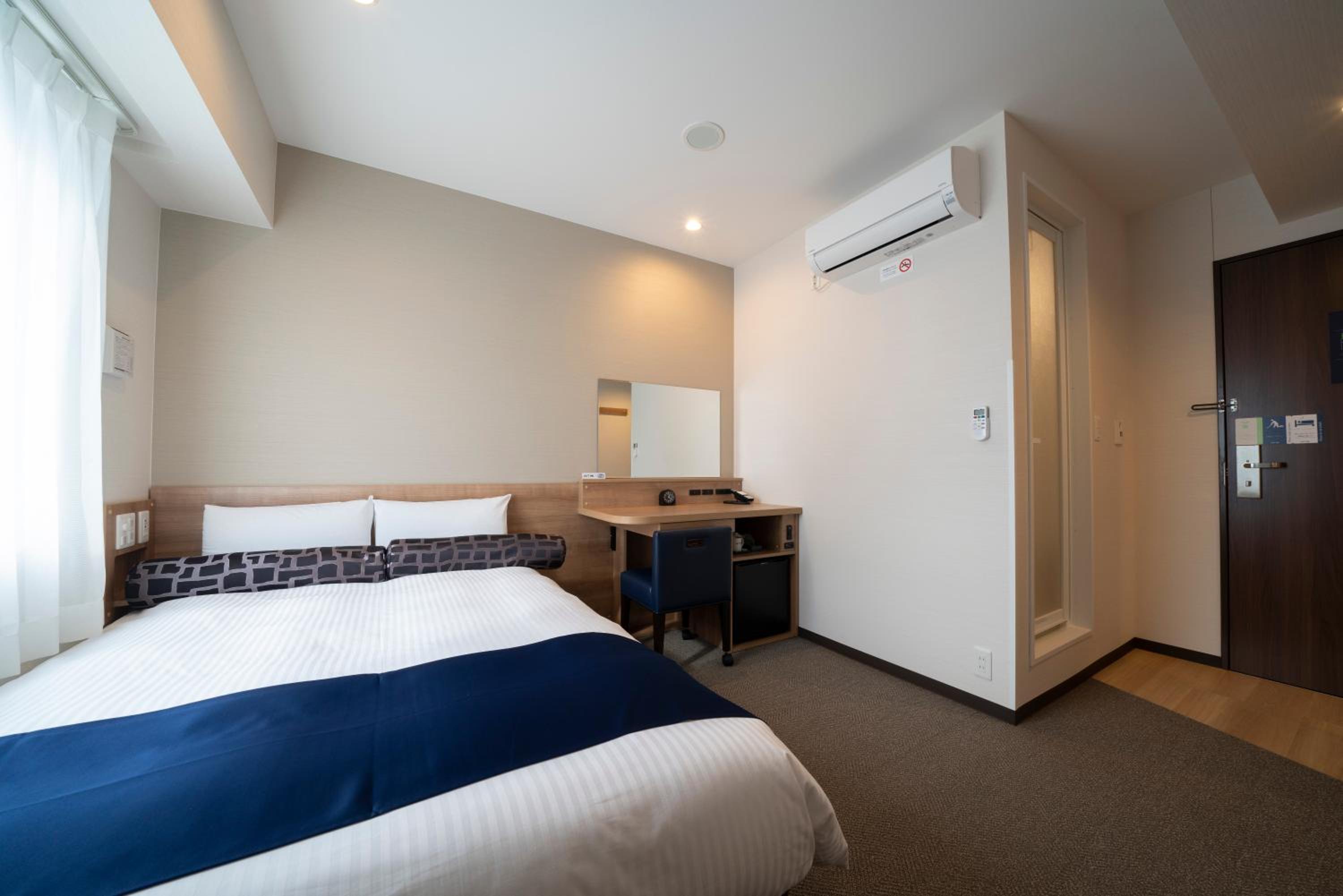 Double Room - Non-Smoking  - Photo 4