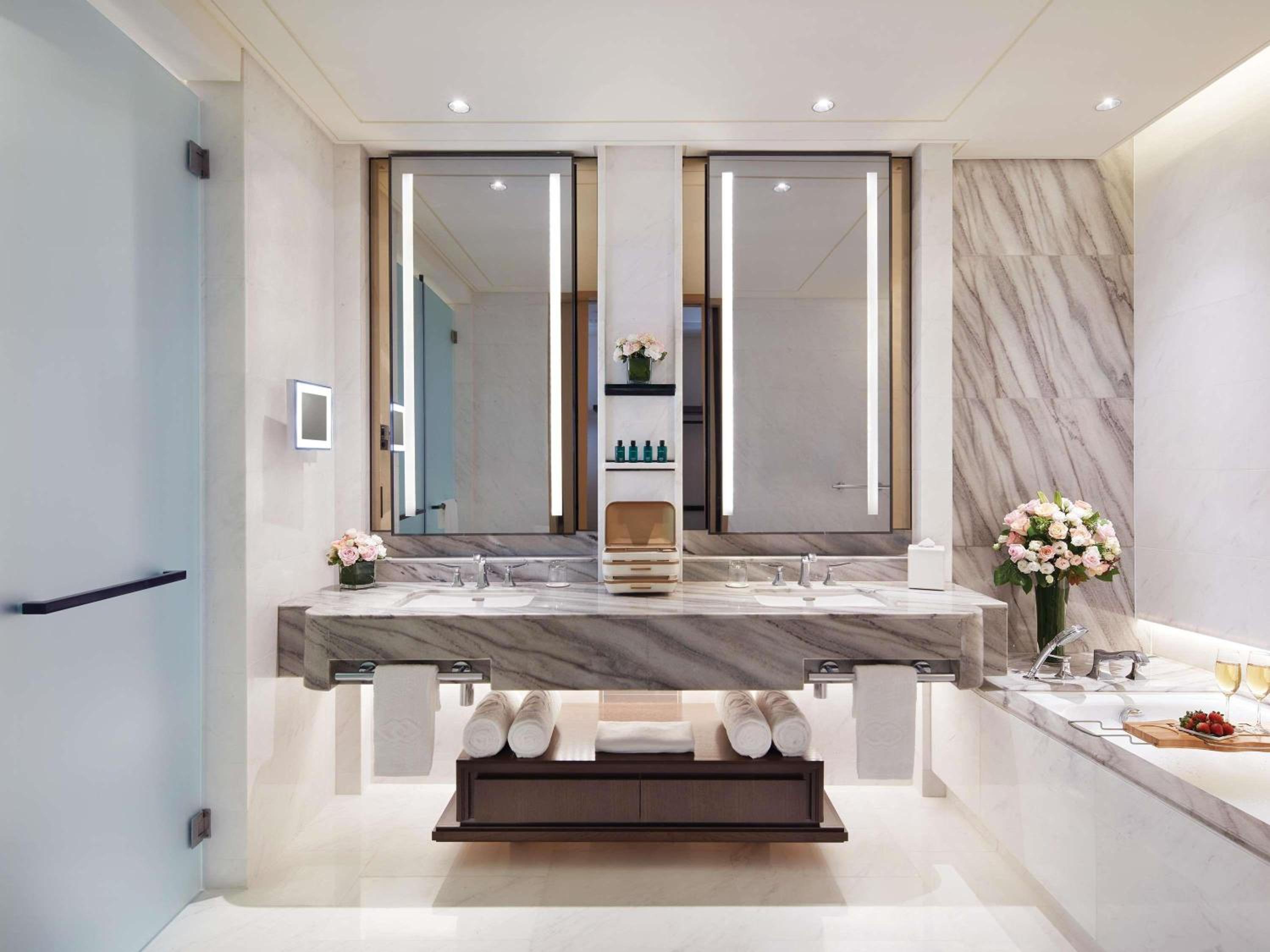 Prestige King Suite with Heritage View and Club Access