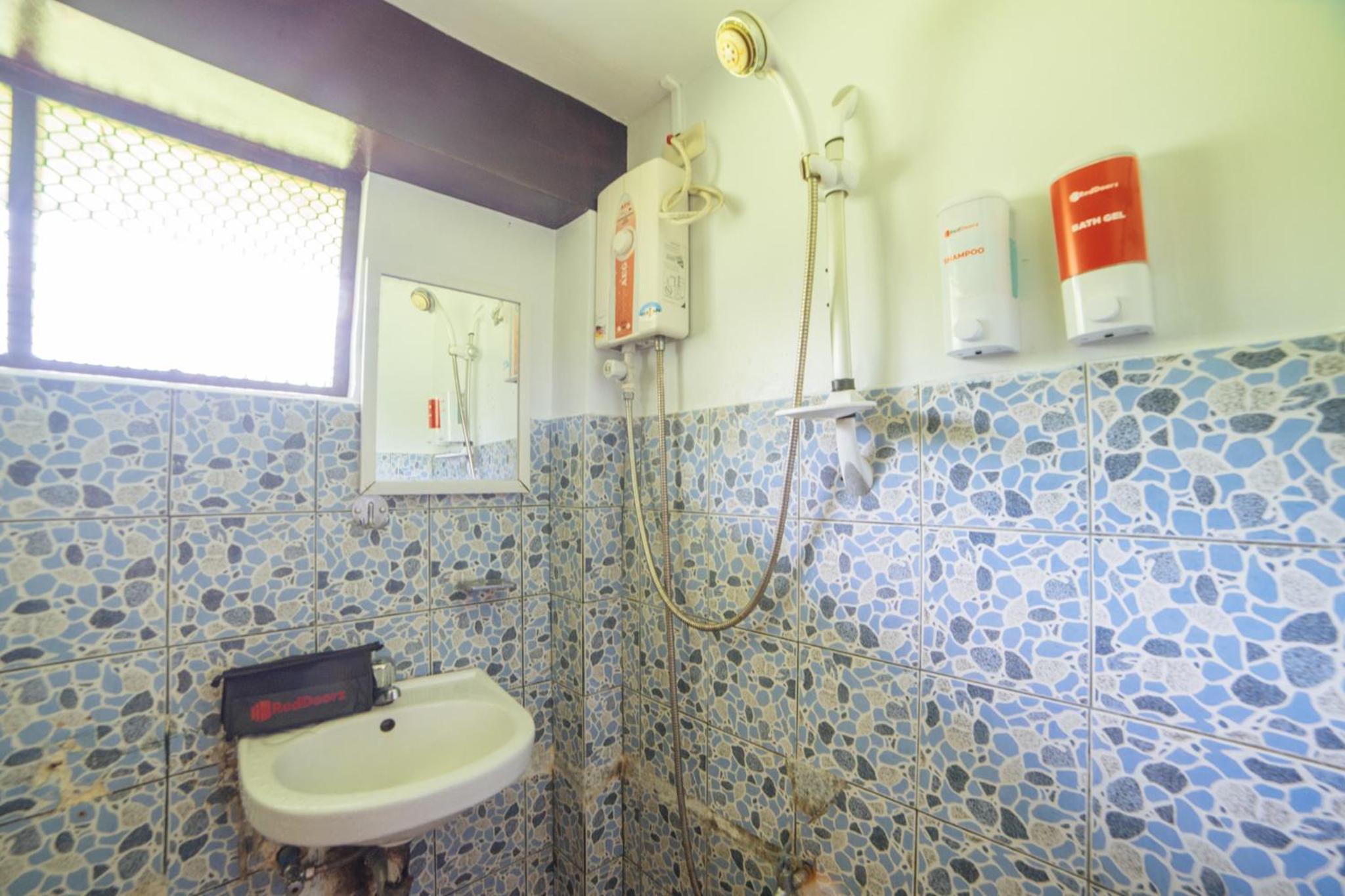 Standard Double Room - Photo 5