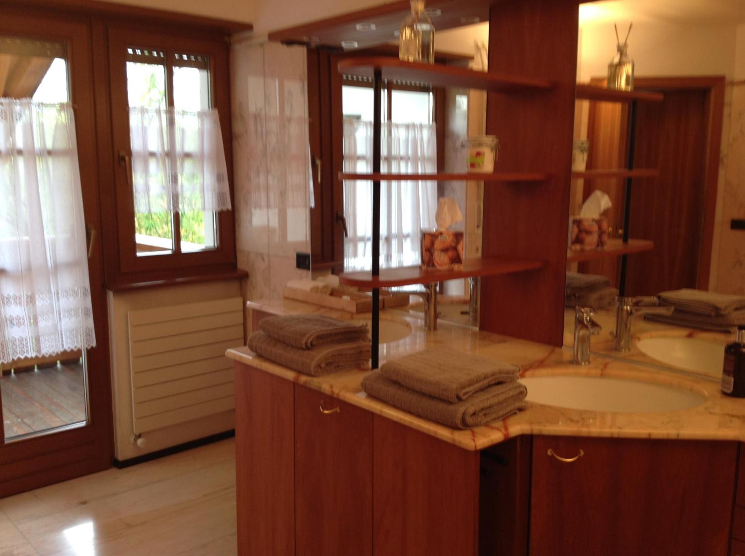 Double Room with Spa Bath - Photo 4