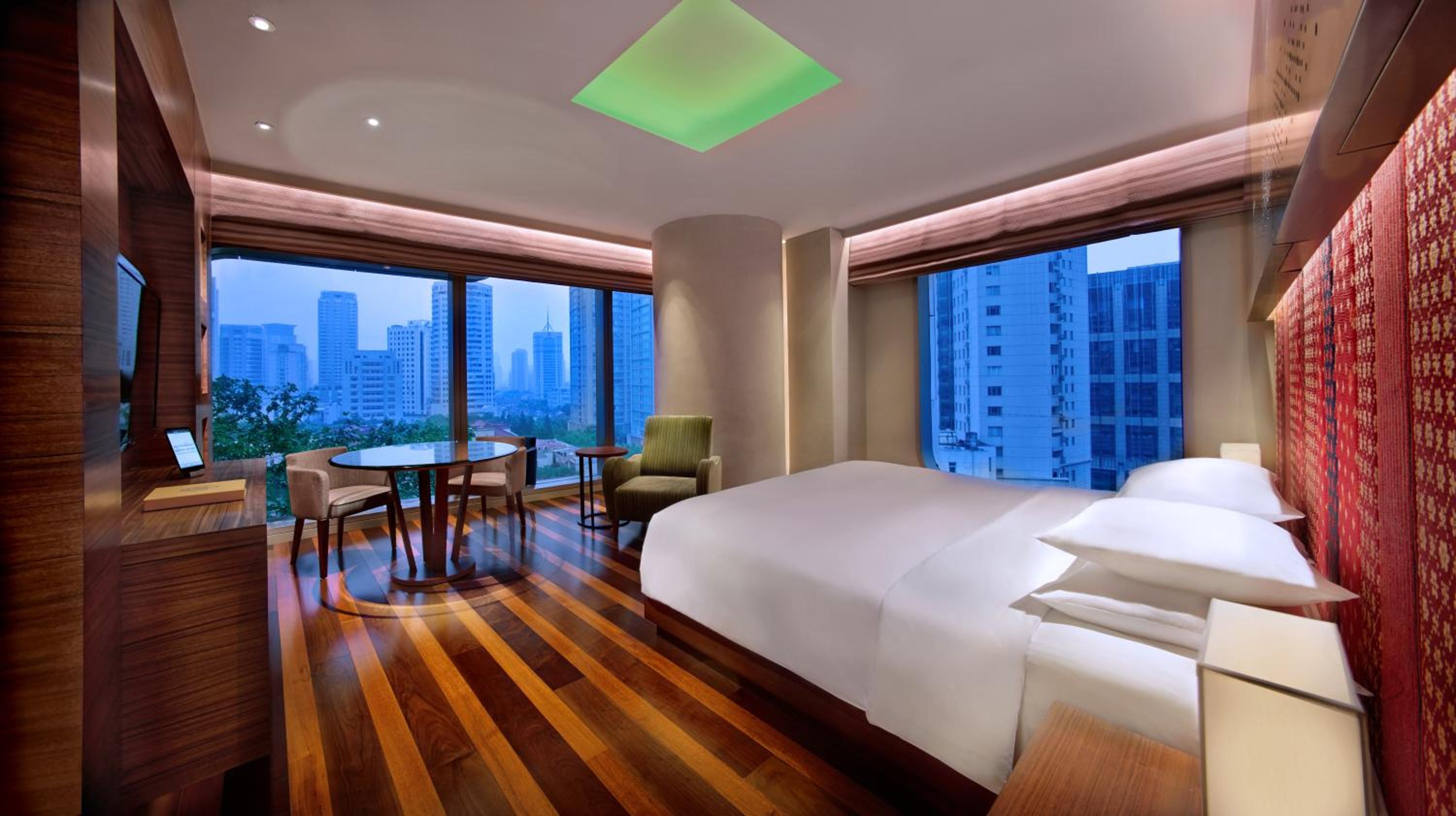 Corner King Room