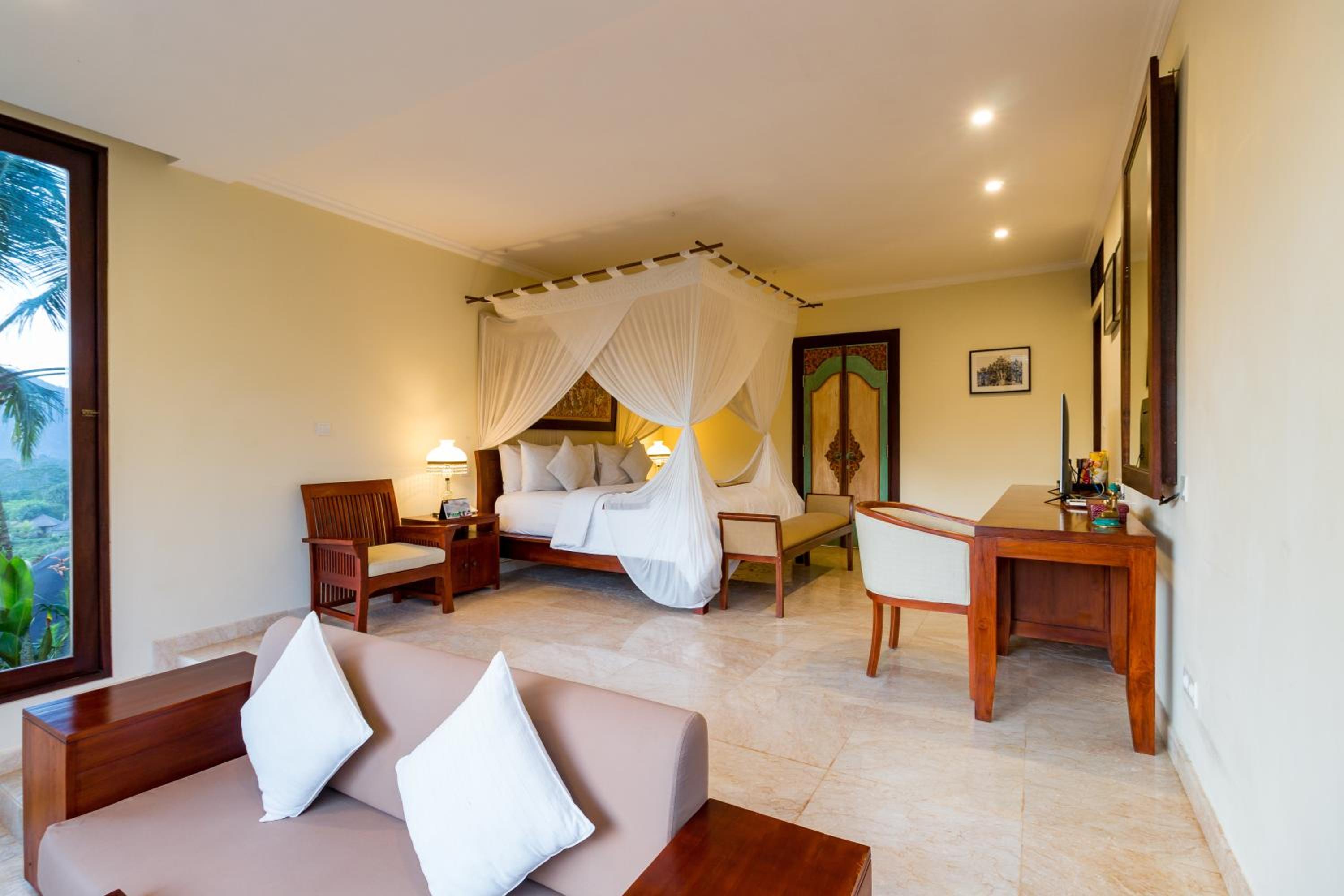 Sunrise Suite photo 3