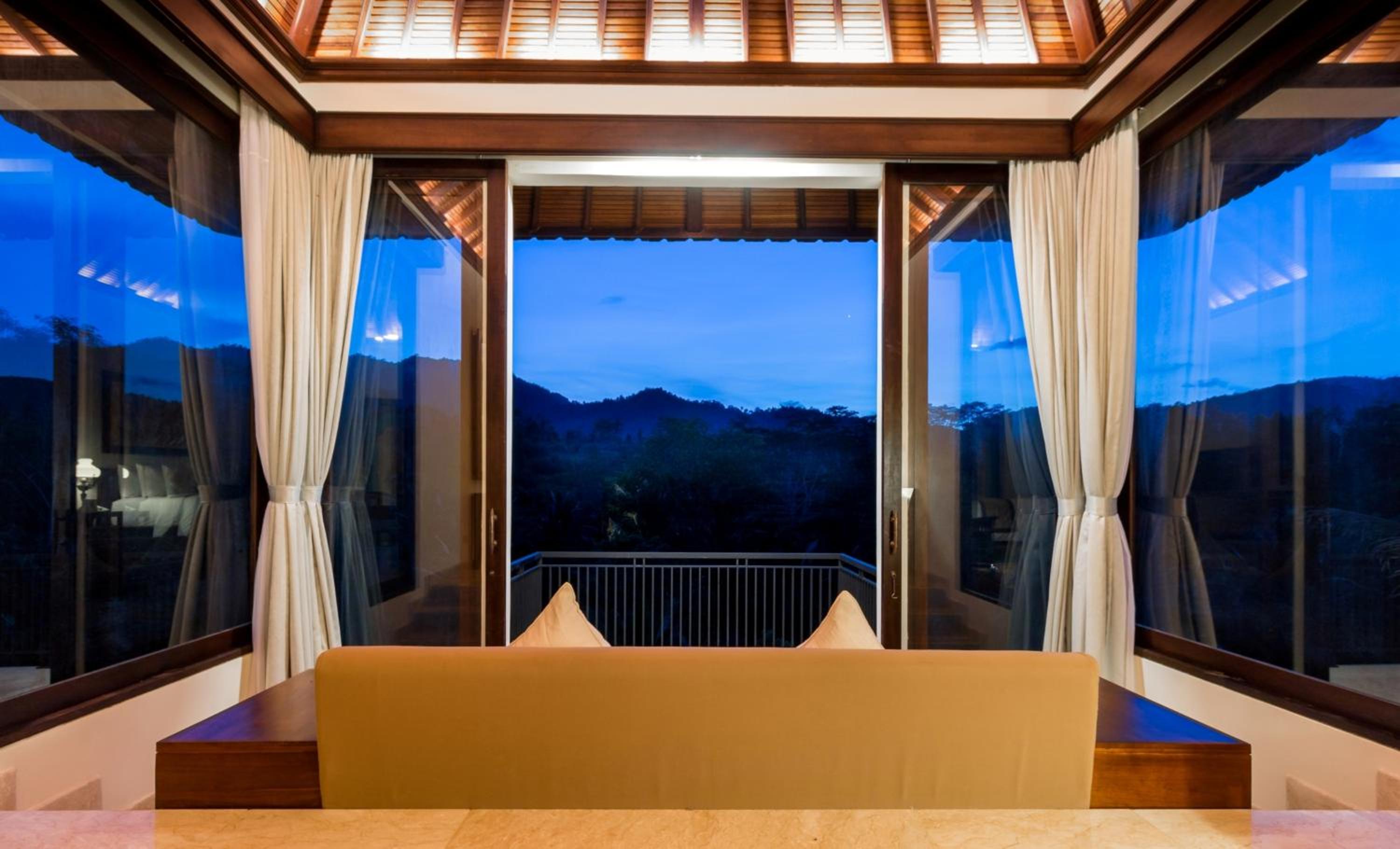 Sunrise Suite photo 2