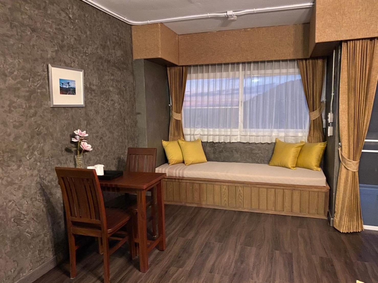 Standard King Room - Photo 6
