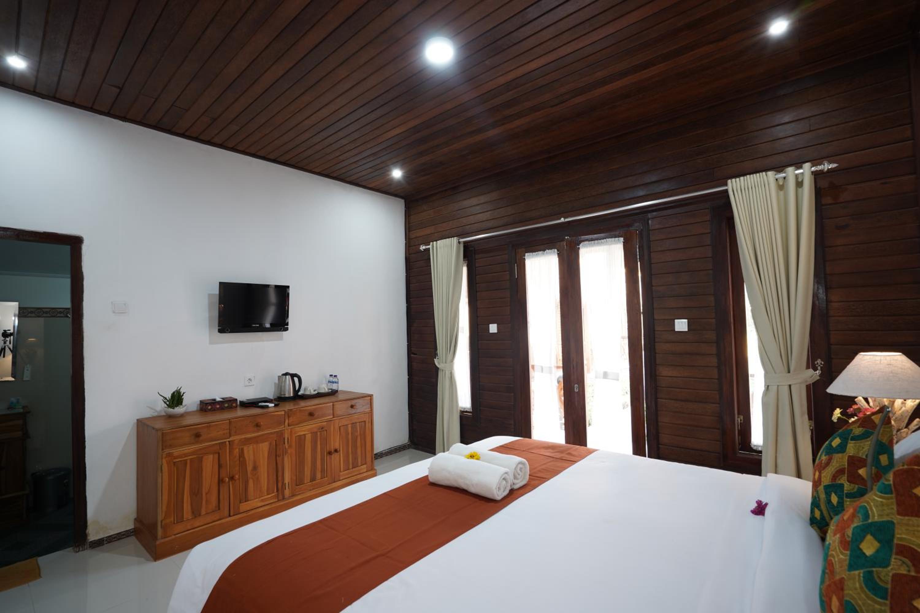 Double Room with Pool View - Photo 26