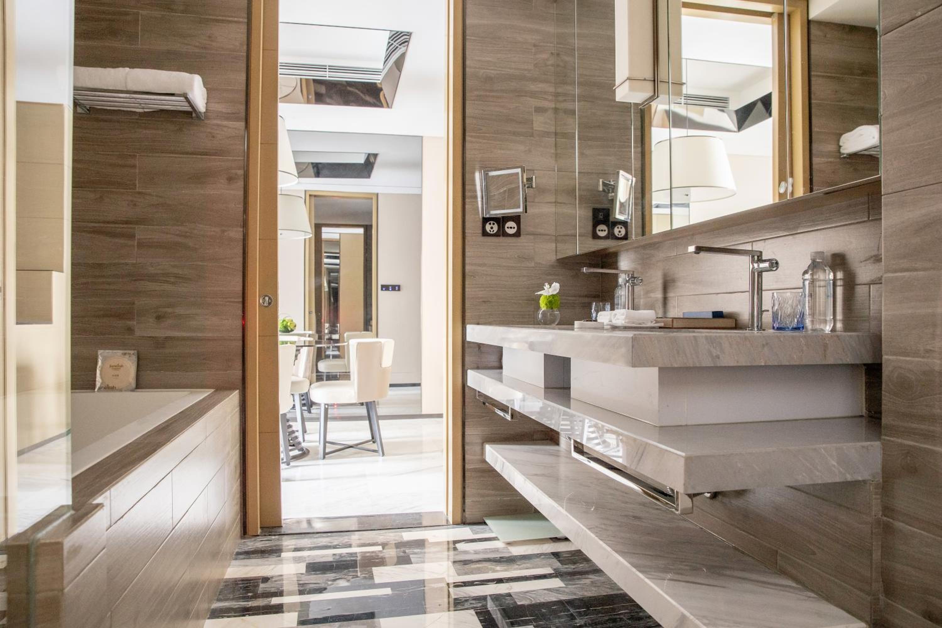 One Bedroom Residence Contemporary