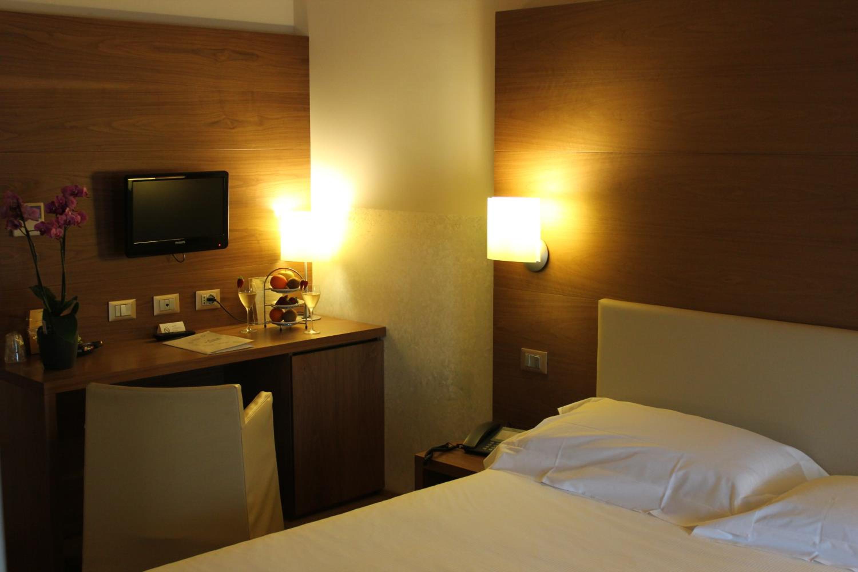 Double Room - Photo 6